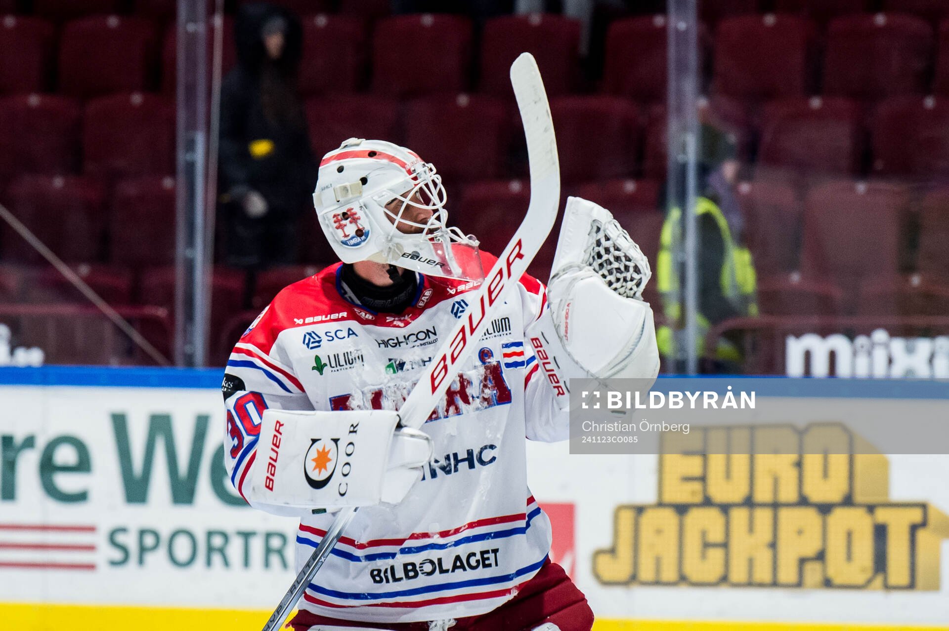 Timrås målvakt Jacob Johansson jublar