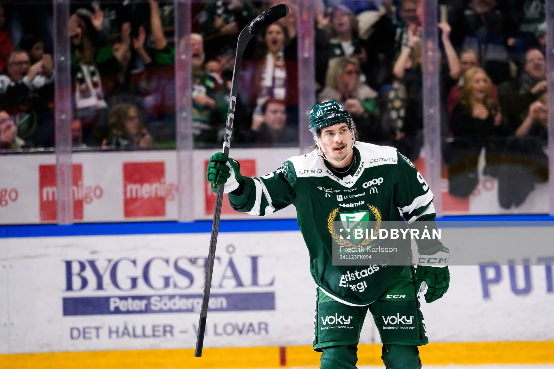 Färjestads David Tomasek jublar