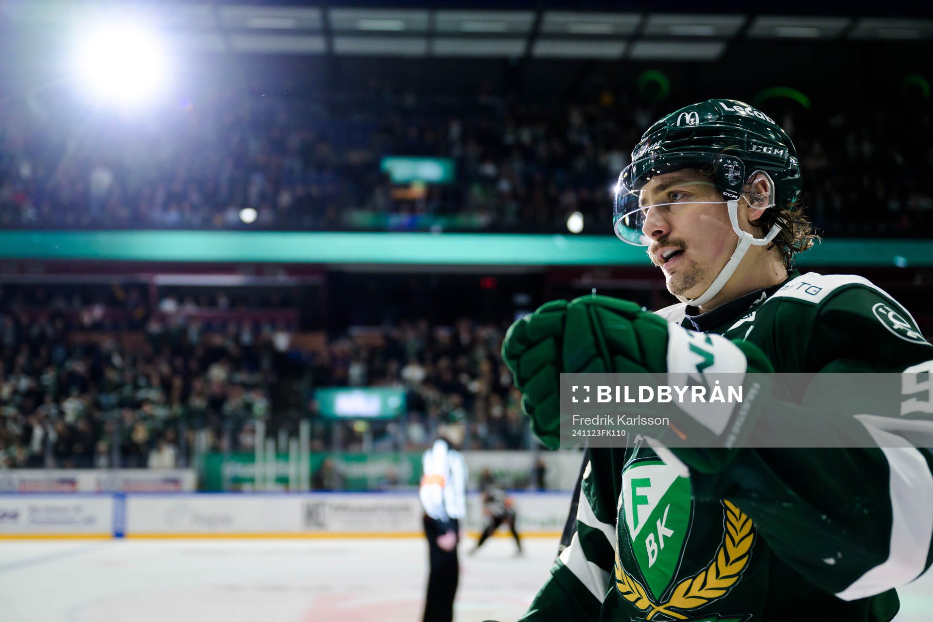 Färjestads David Tomasek jublar