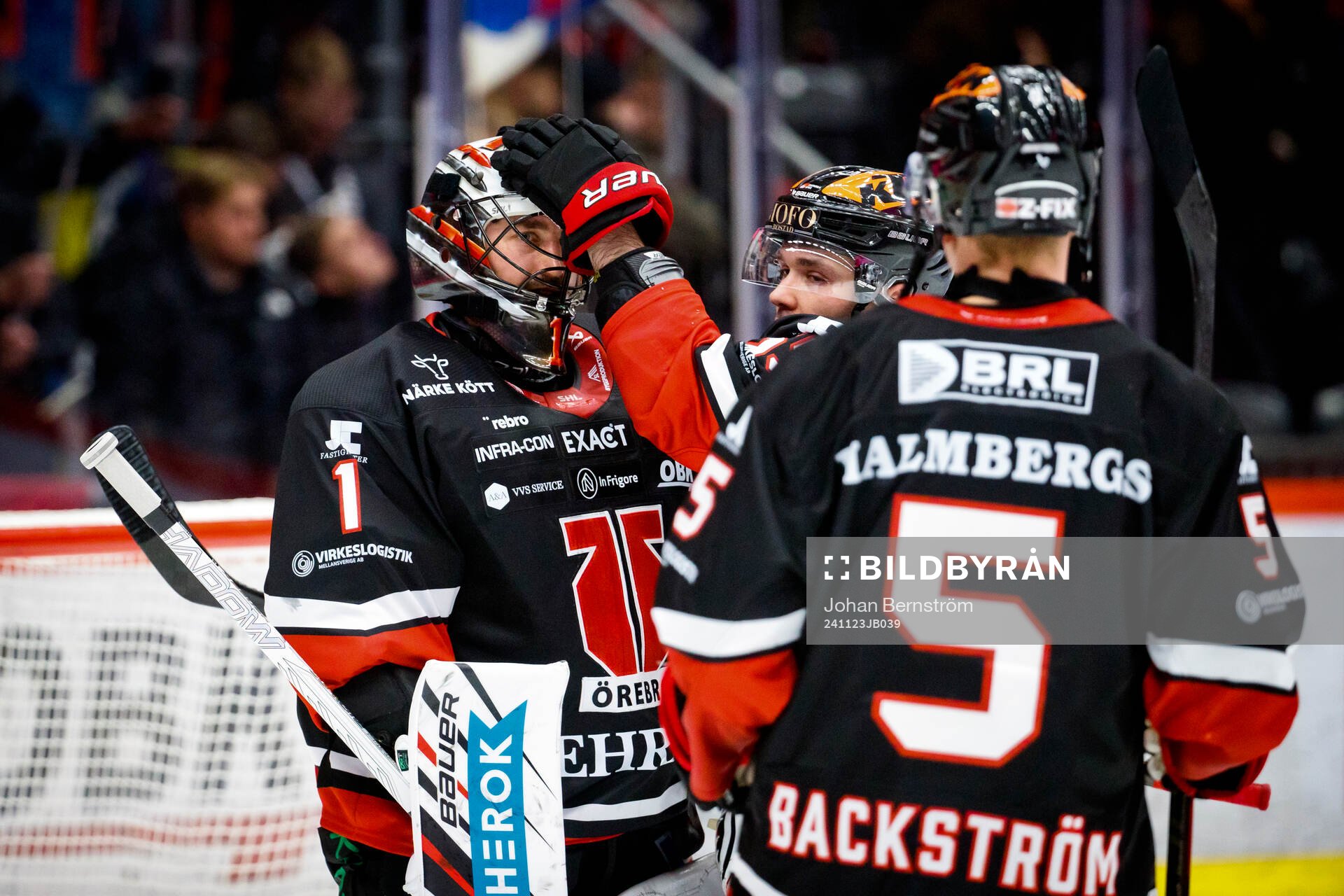 Örebros målvakt Jhonas Enroth jublar