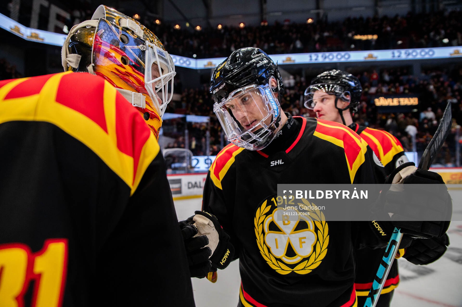Brynäs målvakt Erik Källgren och Oskar Lindblom jublar