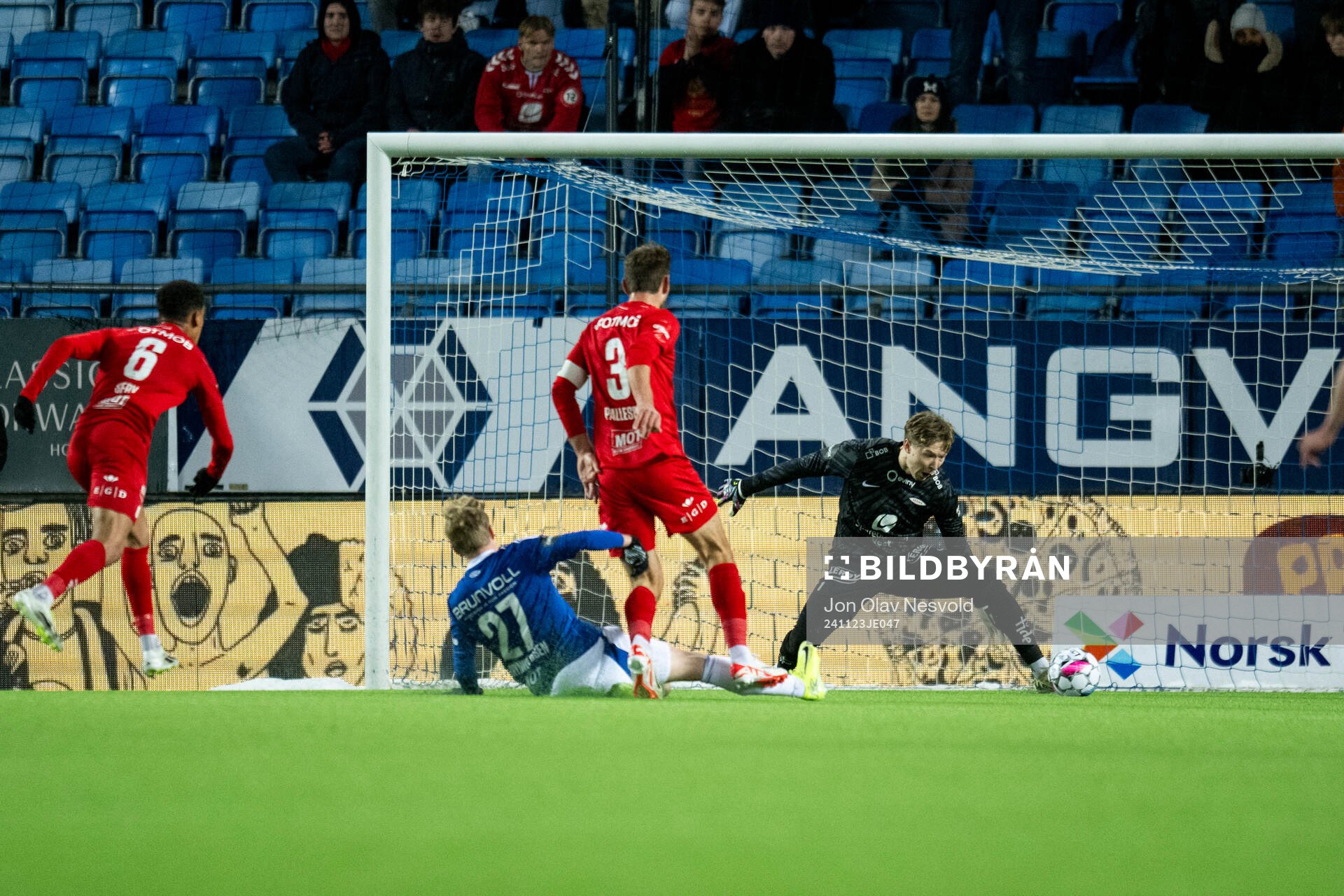 Ola Brynhildsen of Molde scores the 1-0 goal behind