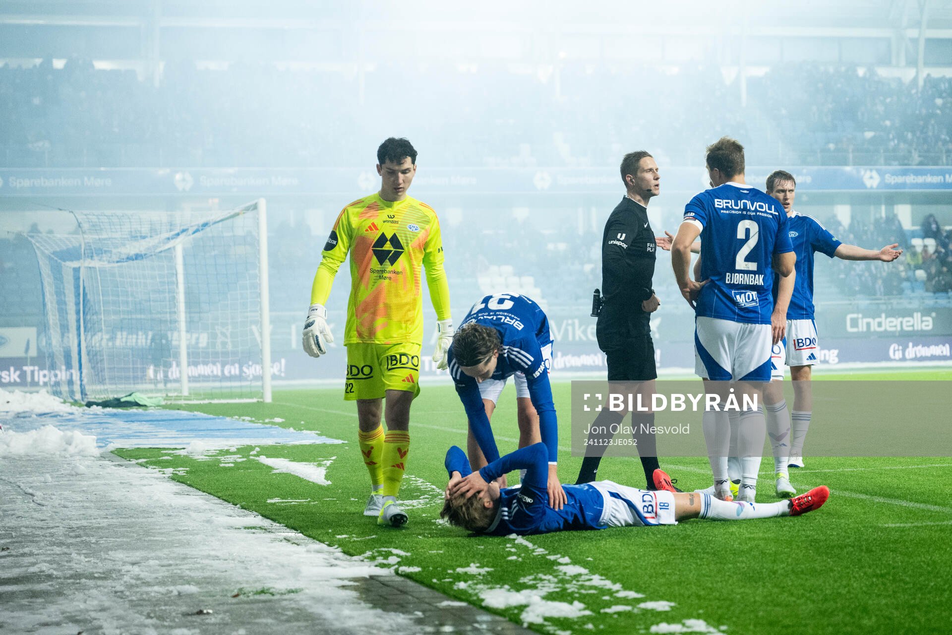 Halldor Stenevik of Molde and referee Espen Eskås during the Eliteserien match between Molde and Brann on November 23, 2024 in Molde. 