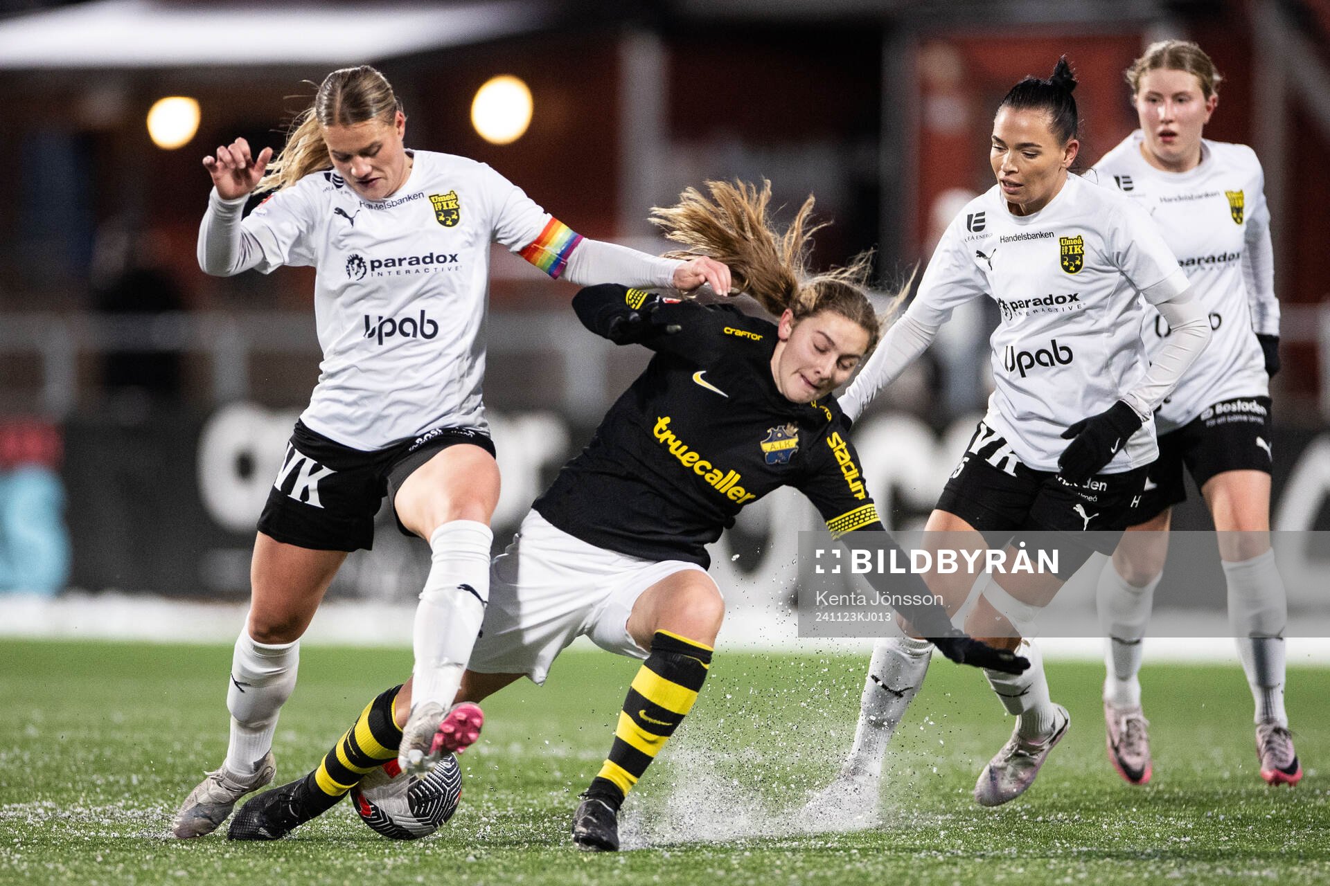 Umeås Alexandra Sandström och AIKs Maja Johansson