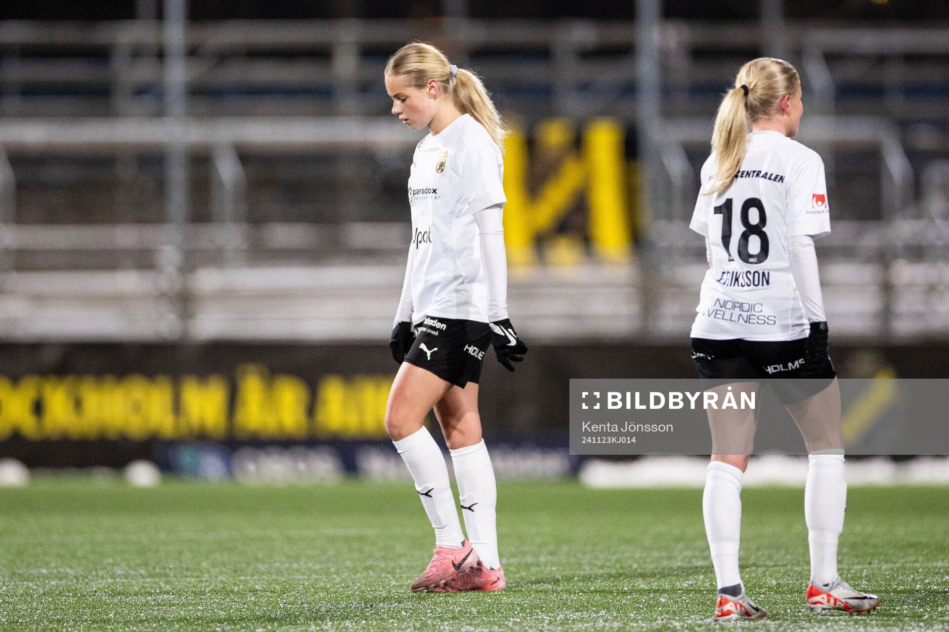 Umeås Tyra Eriksén och Alva Eriksson deppar