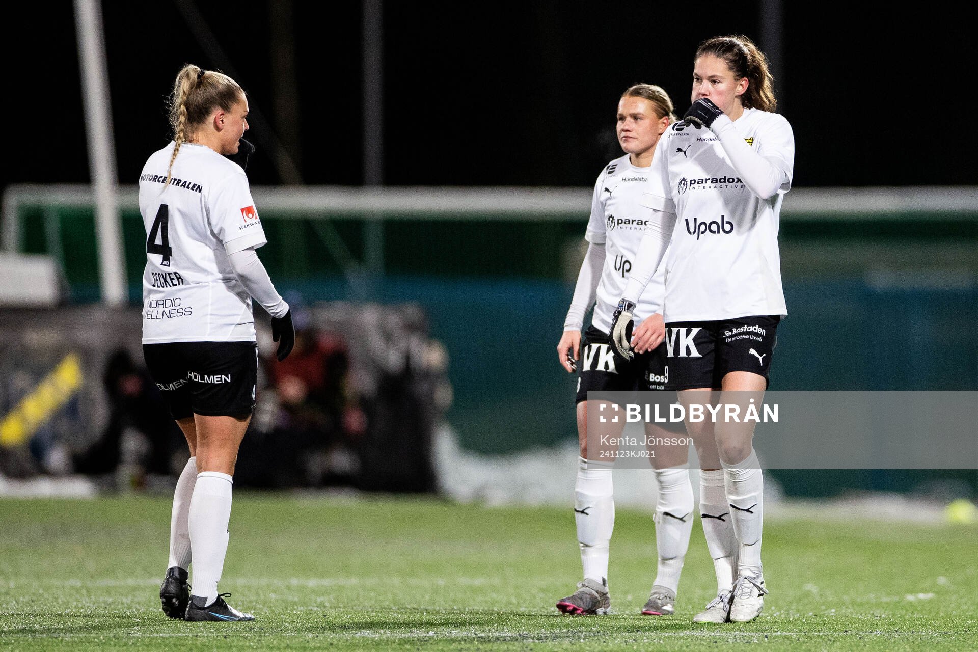 Umeås Alexandra Sandström och Linnea Westbom deppar