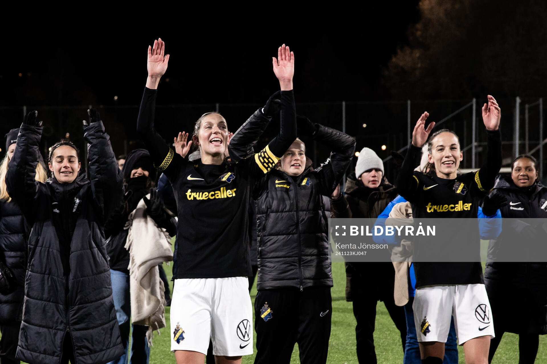 AIKs Jennie Nordin och Anna Oscarsson jublar