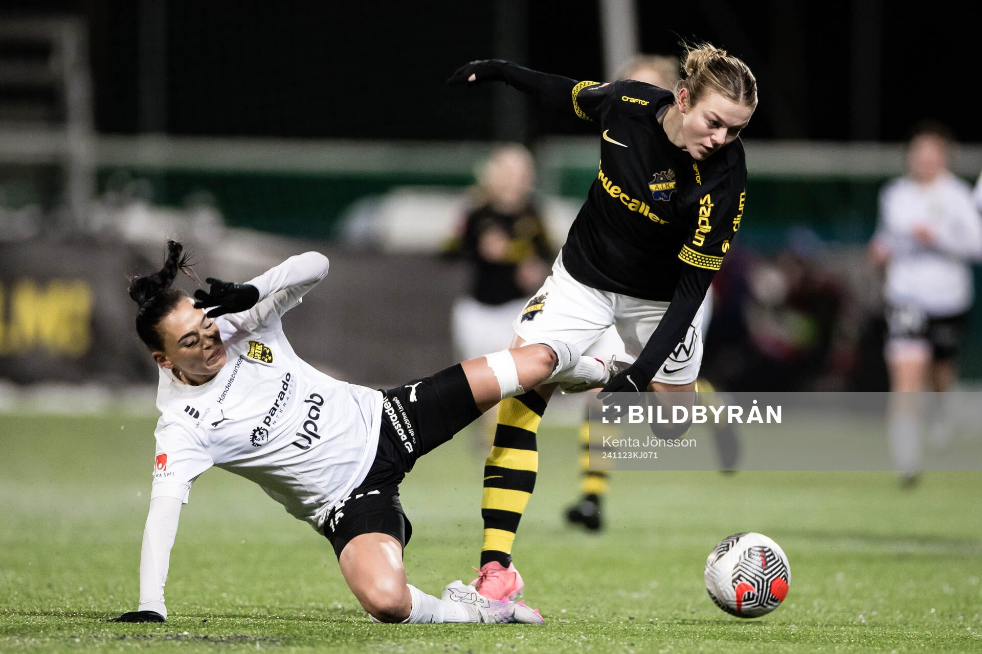 Umeås Frida Läteenmäki och AIKs Beata Olsson