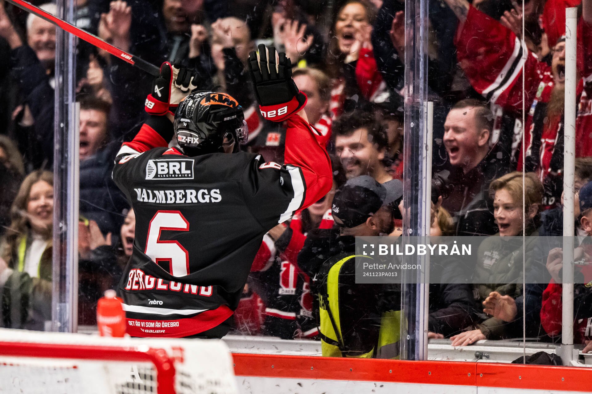 Örebros Filip Berglund jublar