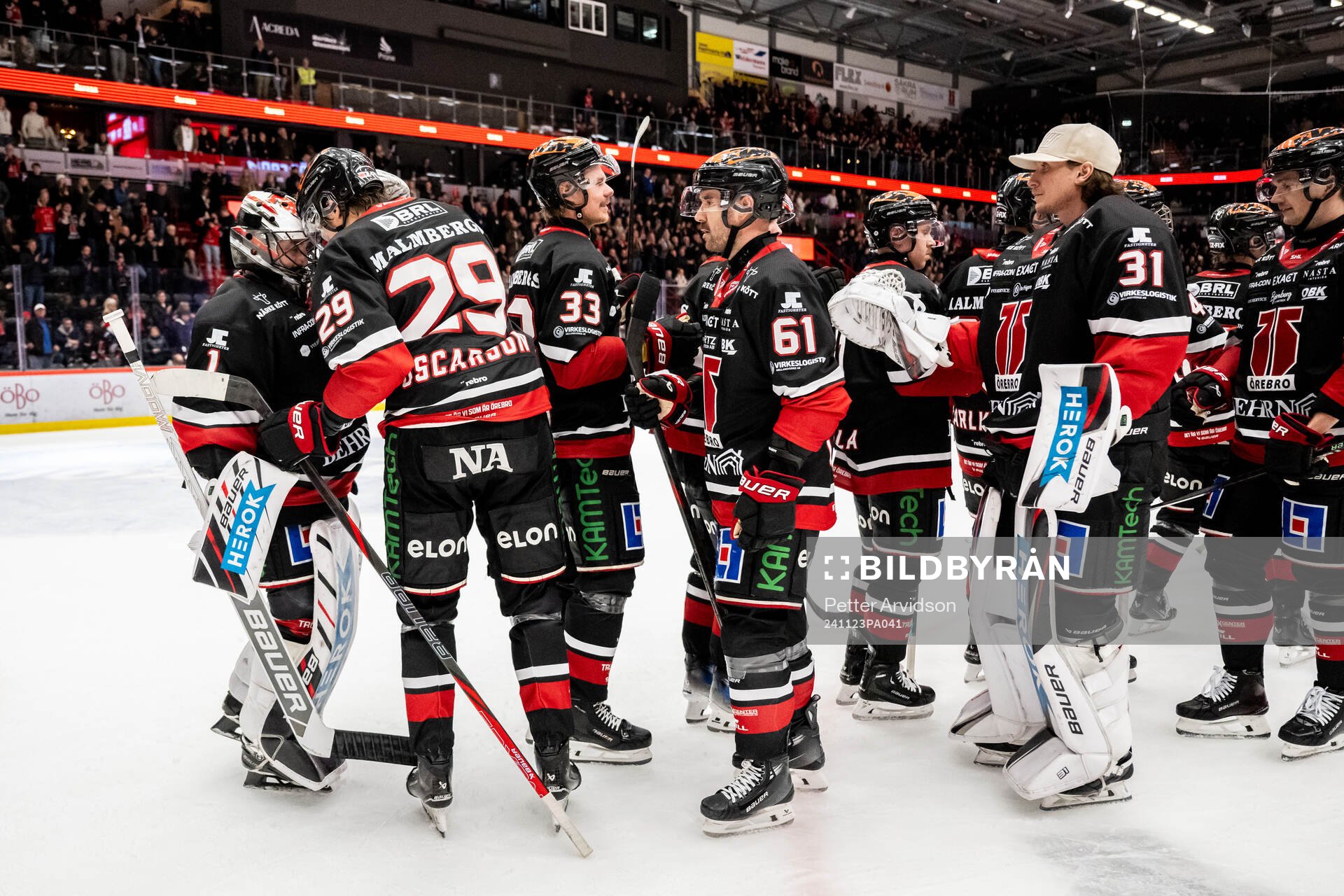 Örebros målvakt Jhonas Enroth jublar med Milton Oscarson