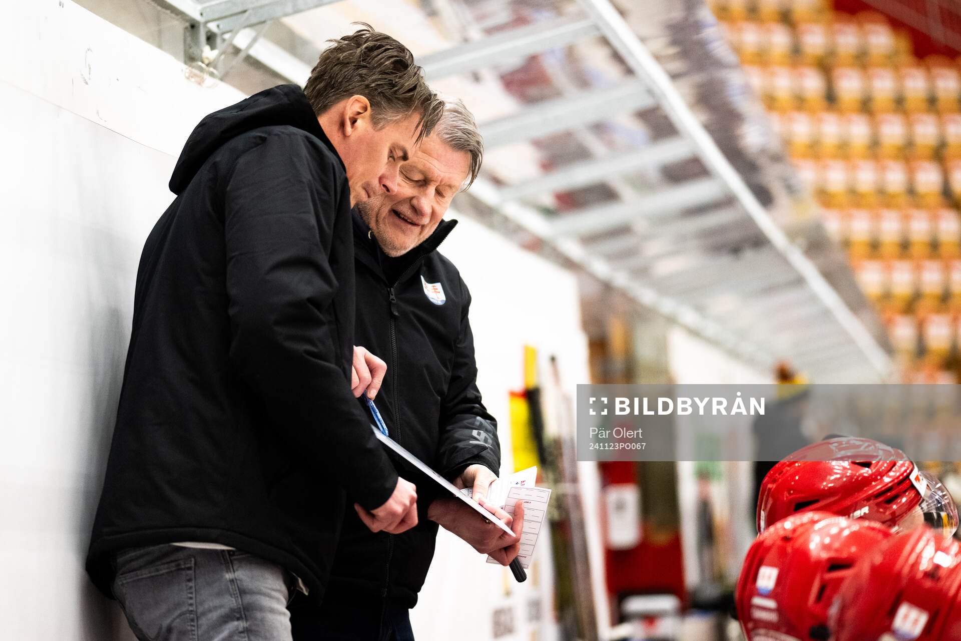 Timrås tränare Andreas Molinder och assisterande tränare