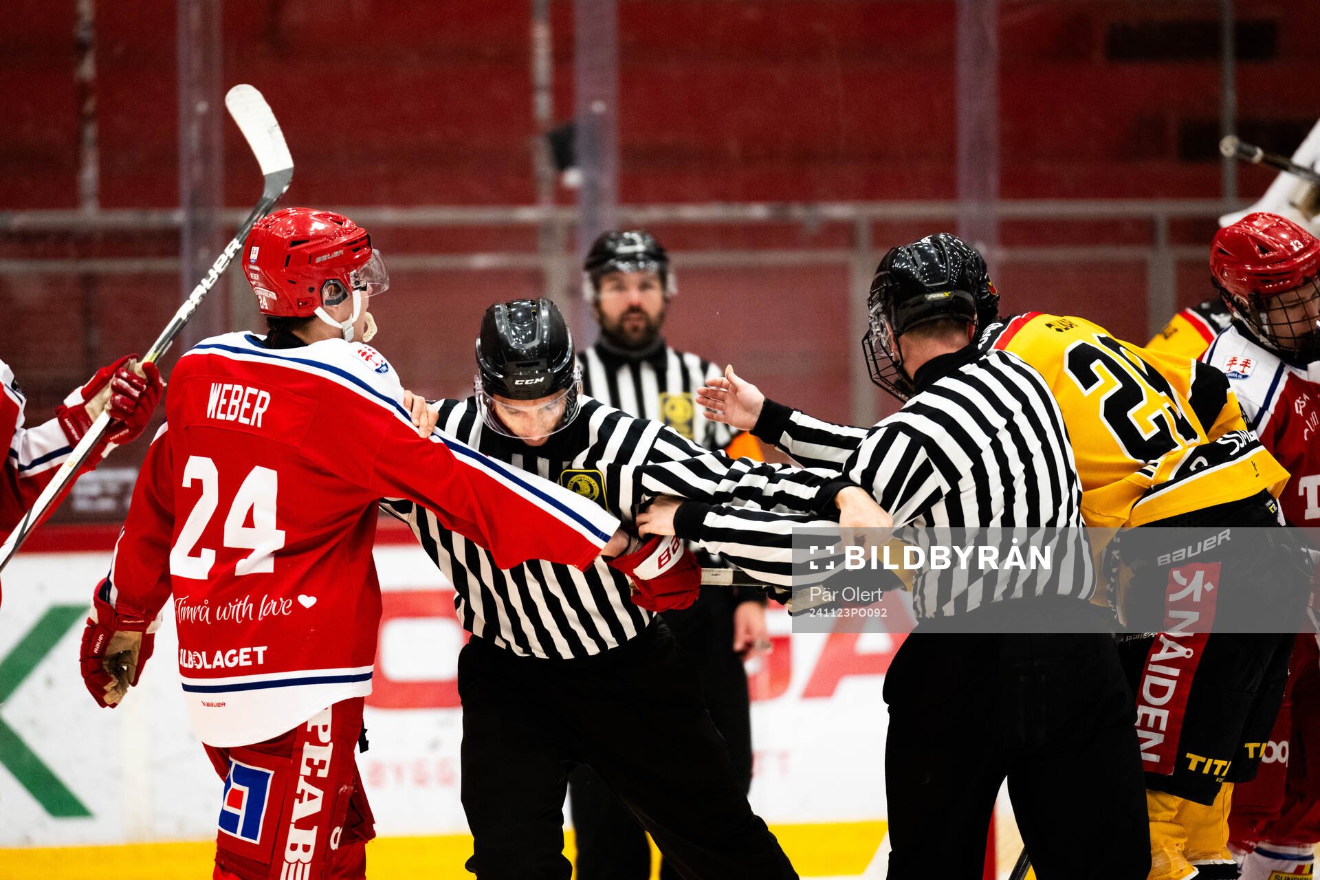 Timrås Janis Weber och Luleås William Håkansson