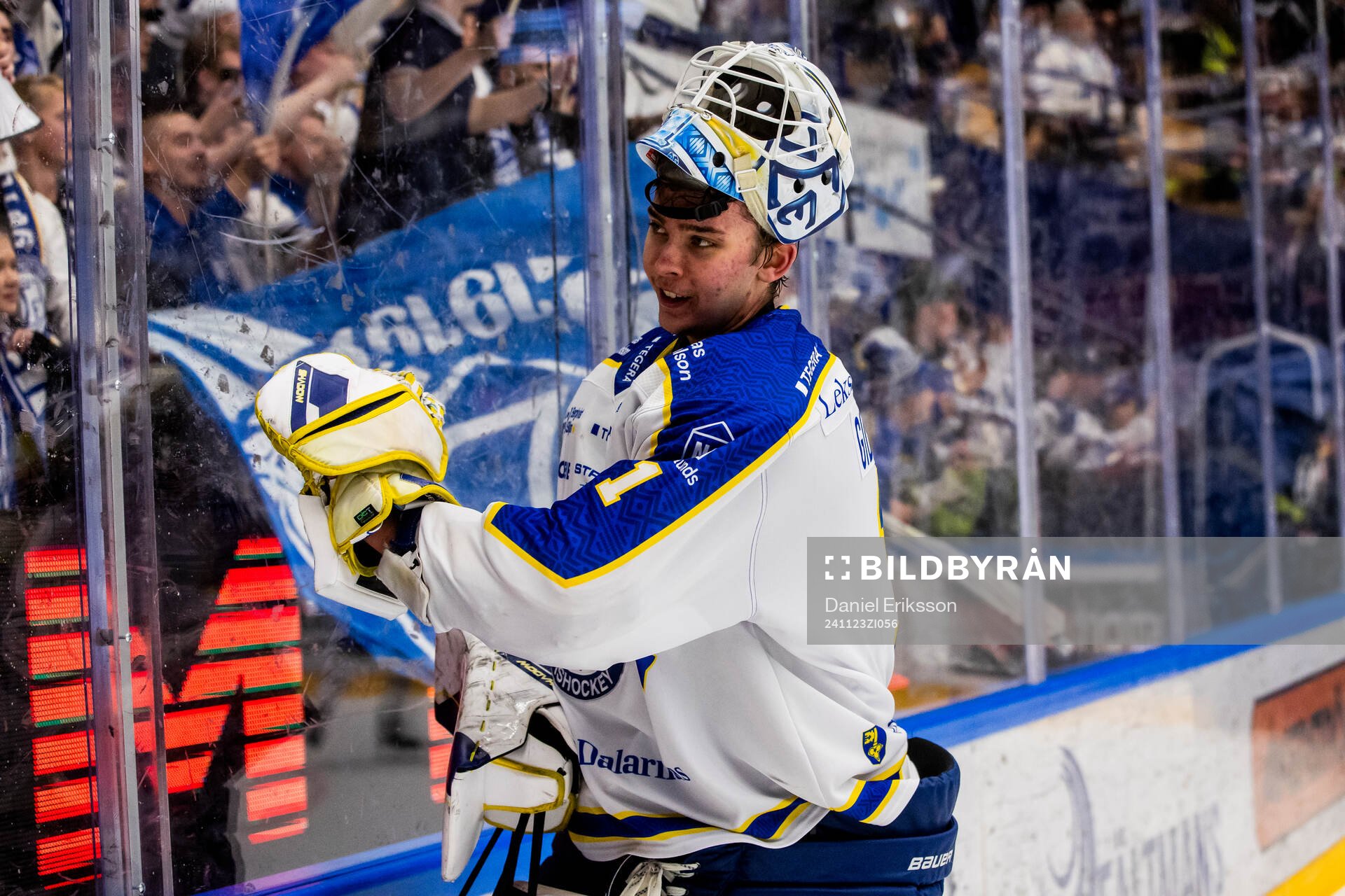 Leksands målvakt Marcus Gidlöf jublar