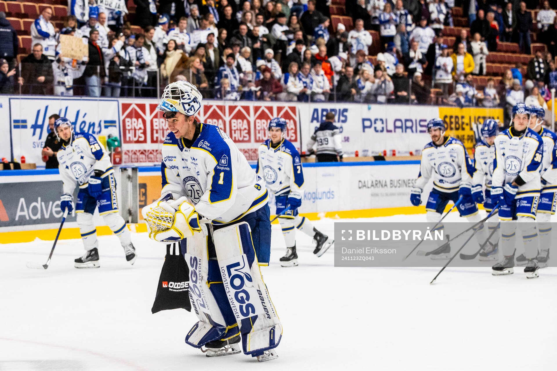 Leksands målvakt Marcus Gidlöf jublar