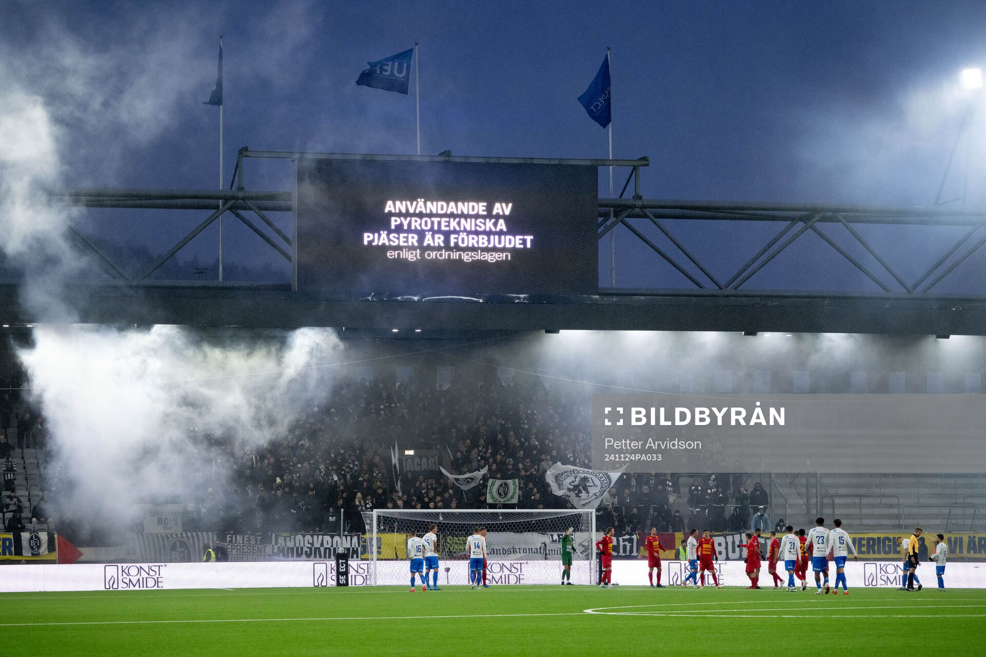 Landskronas supportrar med pyroteknik