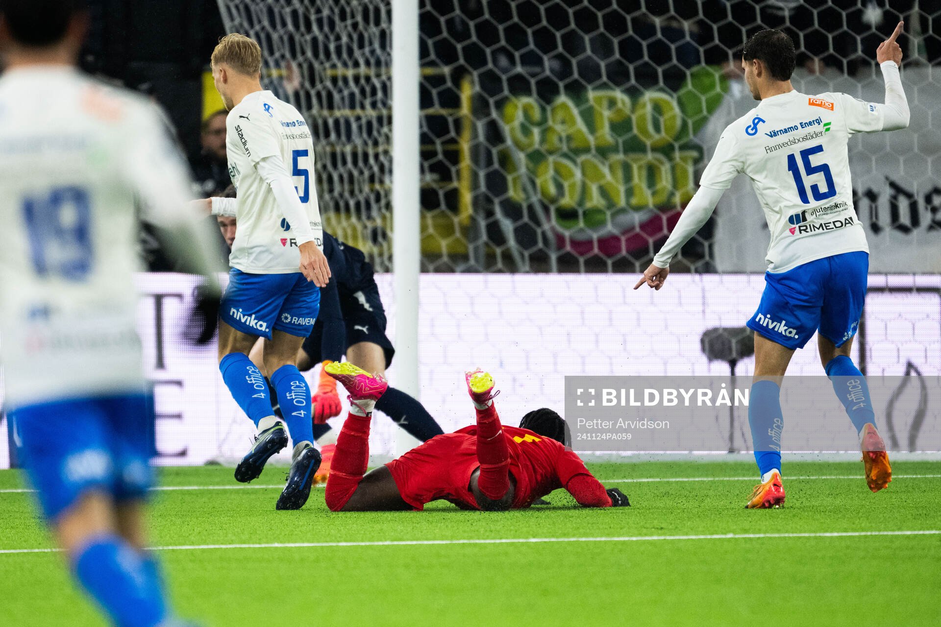 Värnamos Victor Larsson och Landskronas Kofi Asare