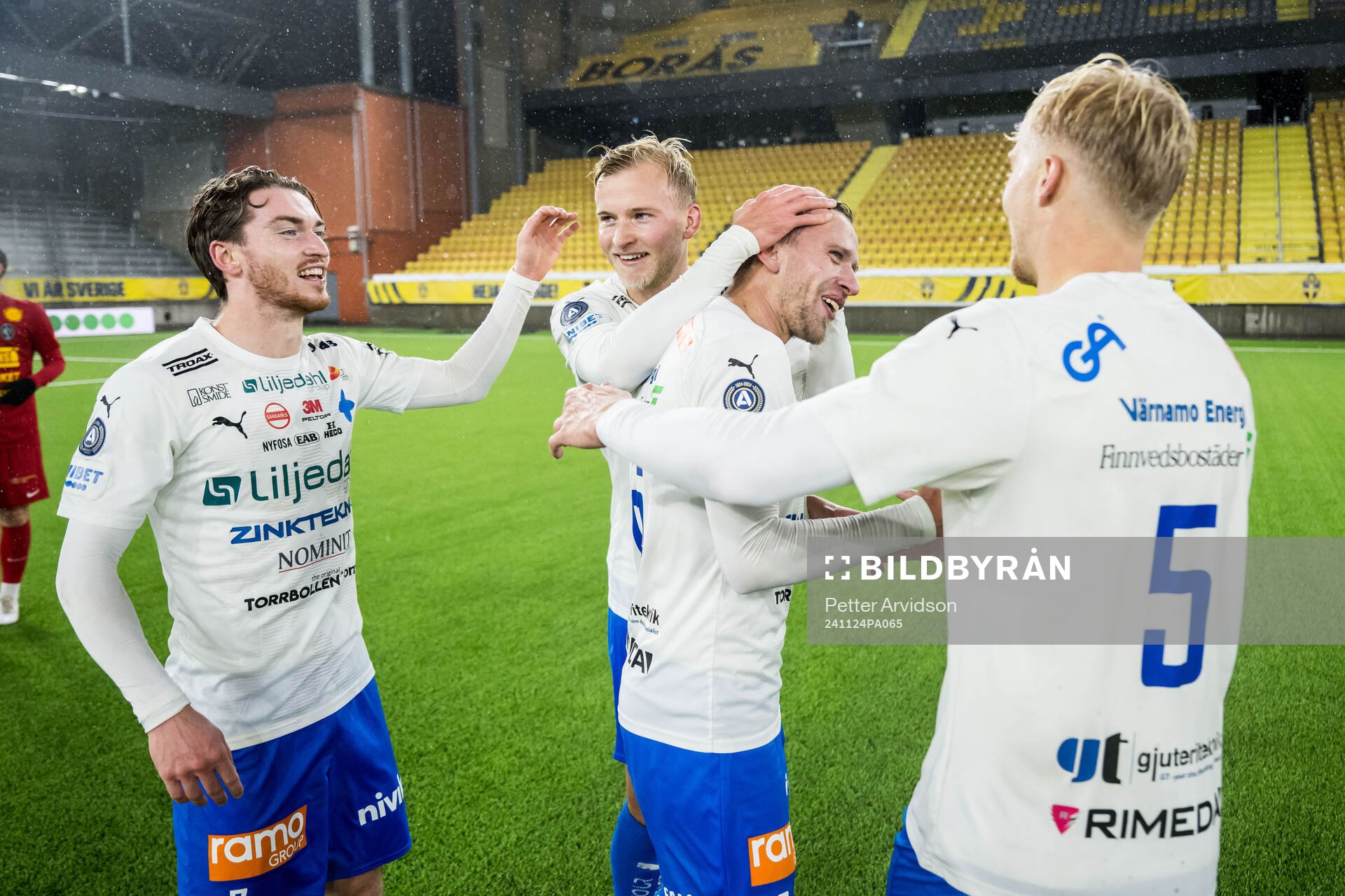 Värnamos Albin Lohikangas jublar med lagkamrater