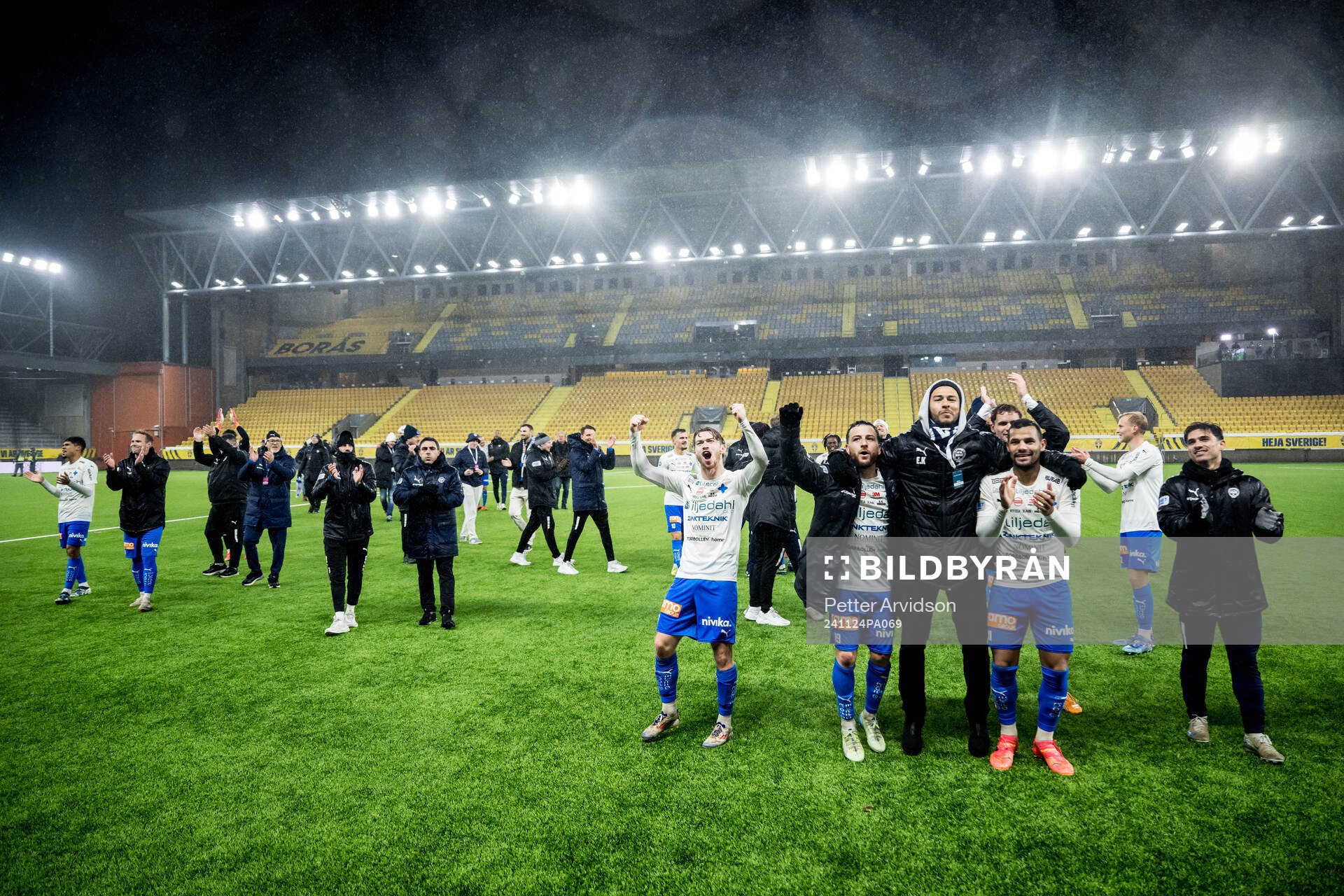 Värnamos spelare jublar