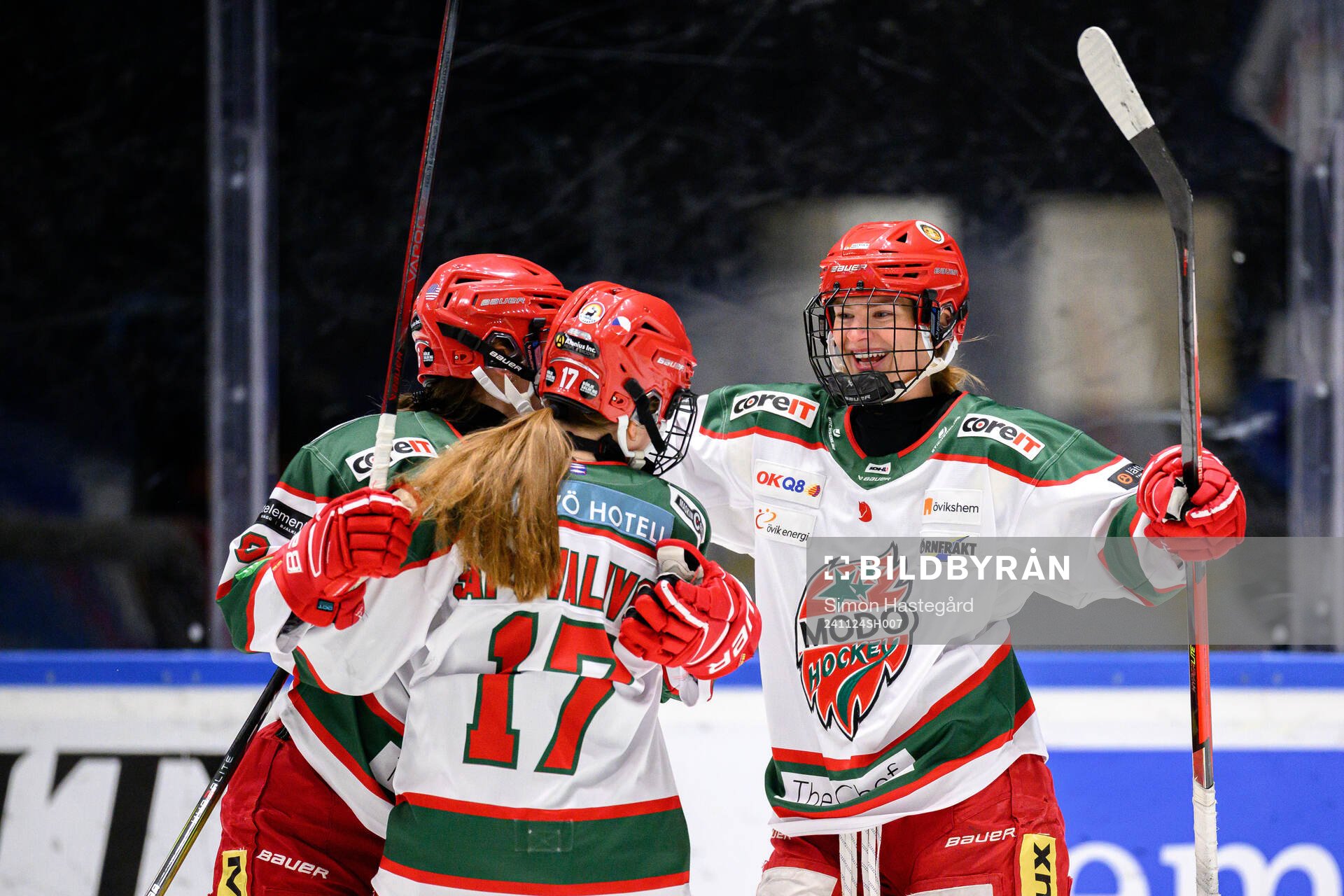 Modos Emma Seitz, Adela Sapovalivova och Lauren