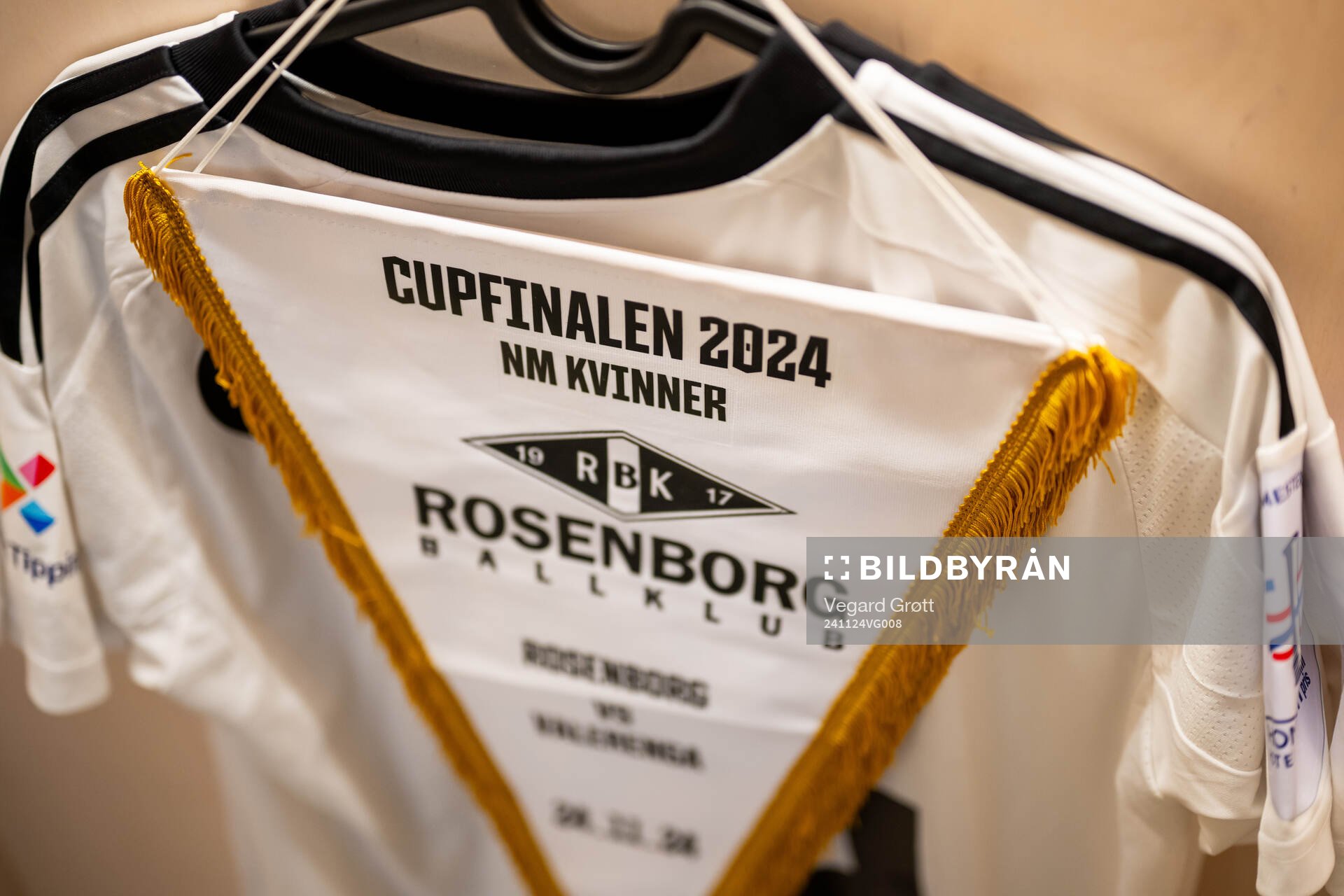 The pennant of Rosenborg in the dressing room