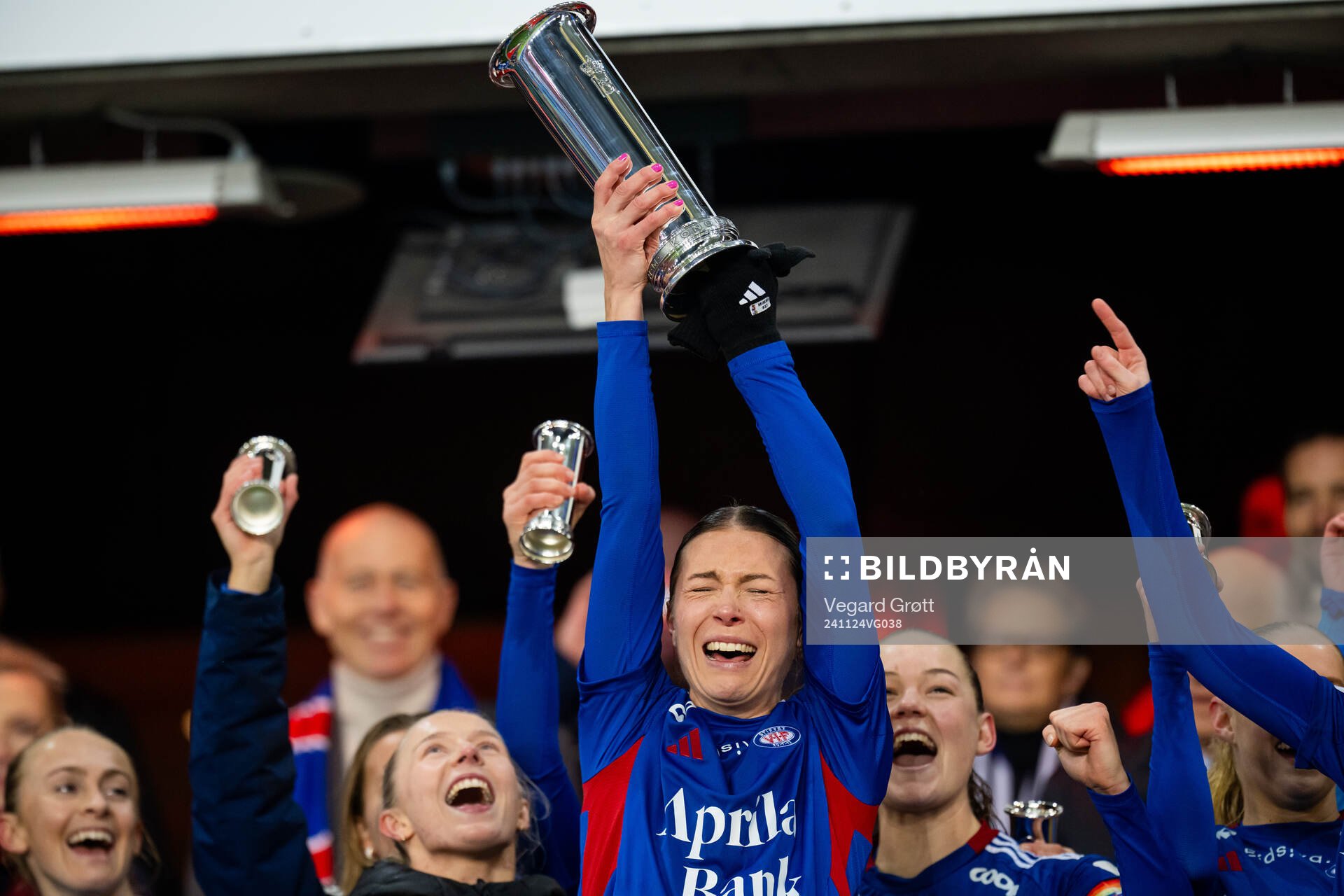 Mimmi Löfwenius Veum of Vålerenga celebrates with the