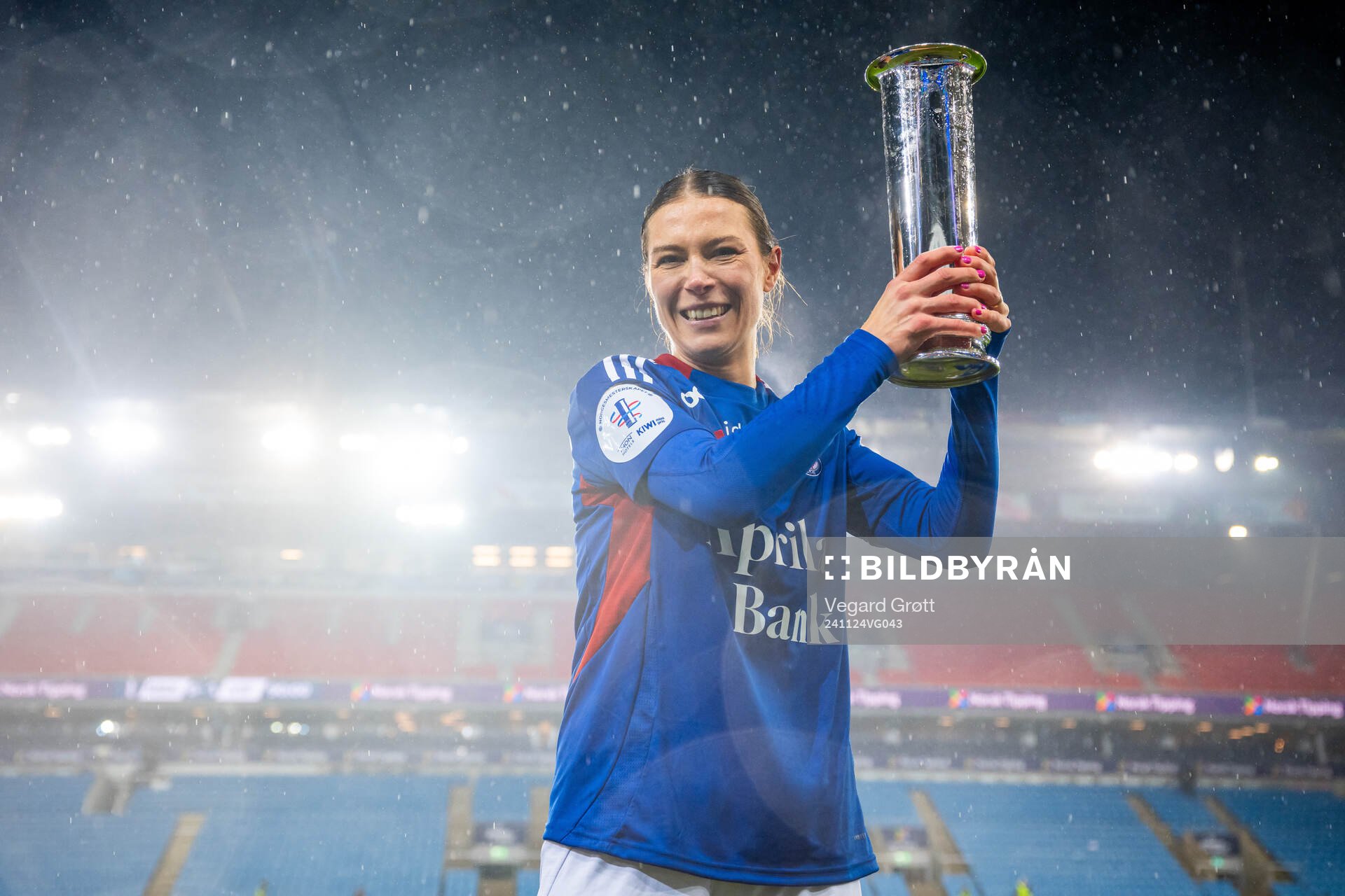 Mimmi Löfwenius Veum of Vålerenga celebrates with the
