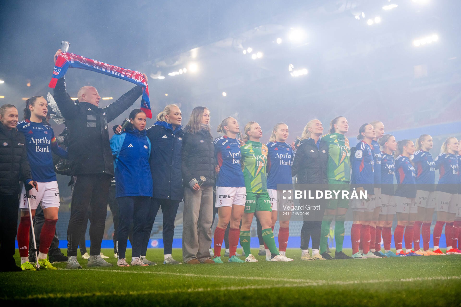 Nils Lexerød, head coach of Vålerenga, and players