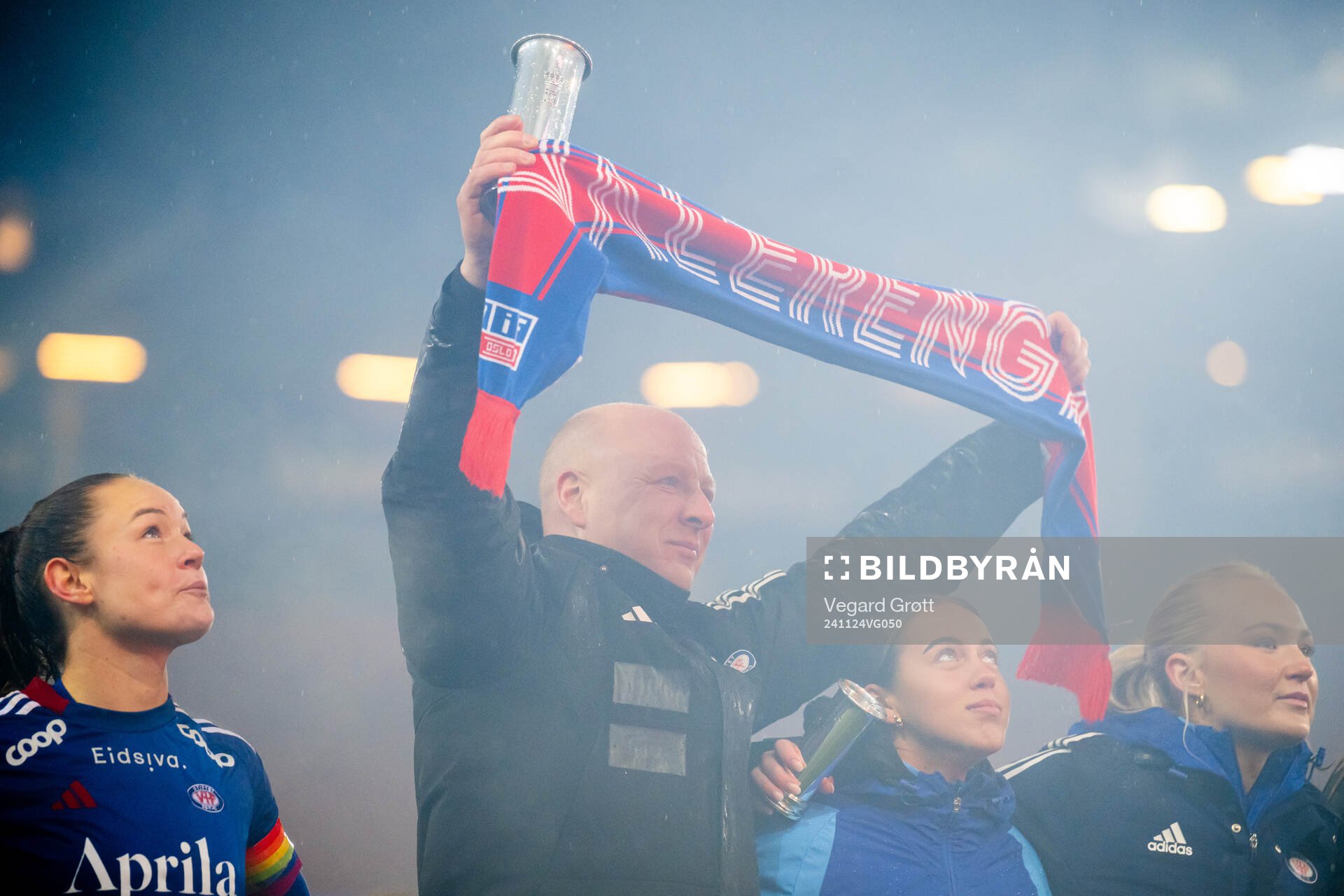 Nils Lexerød, head coach of Vålerenga, and players