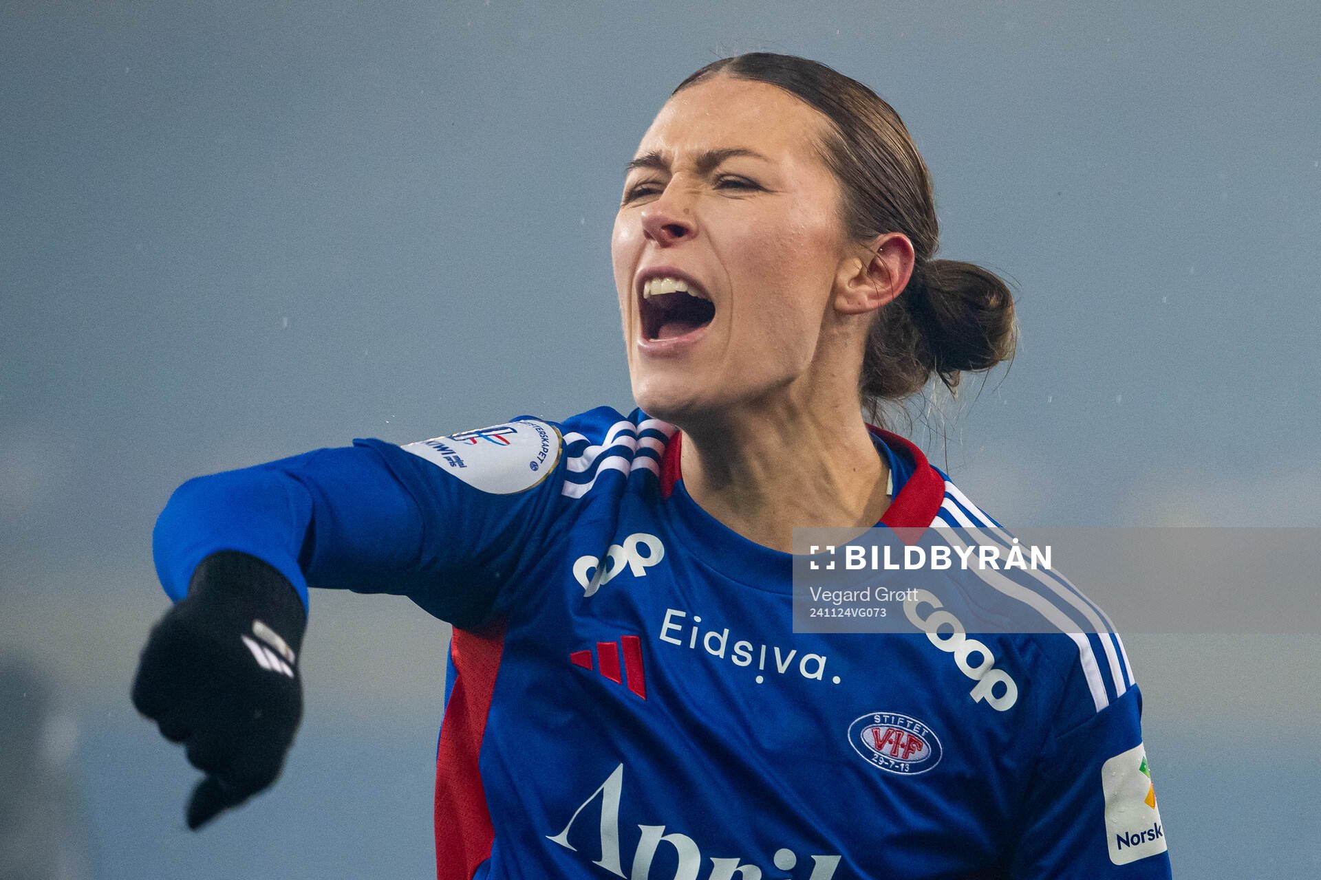 Mimmi Löfwenius Veum of Vålerenga celebrates