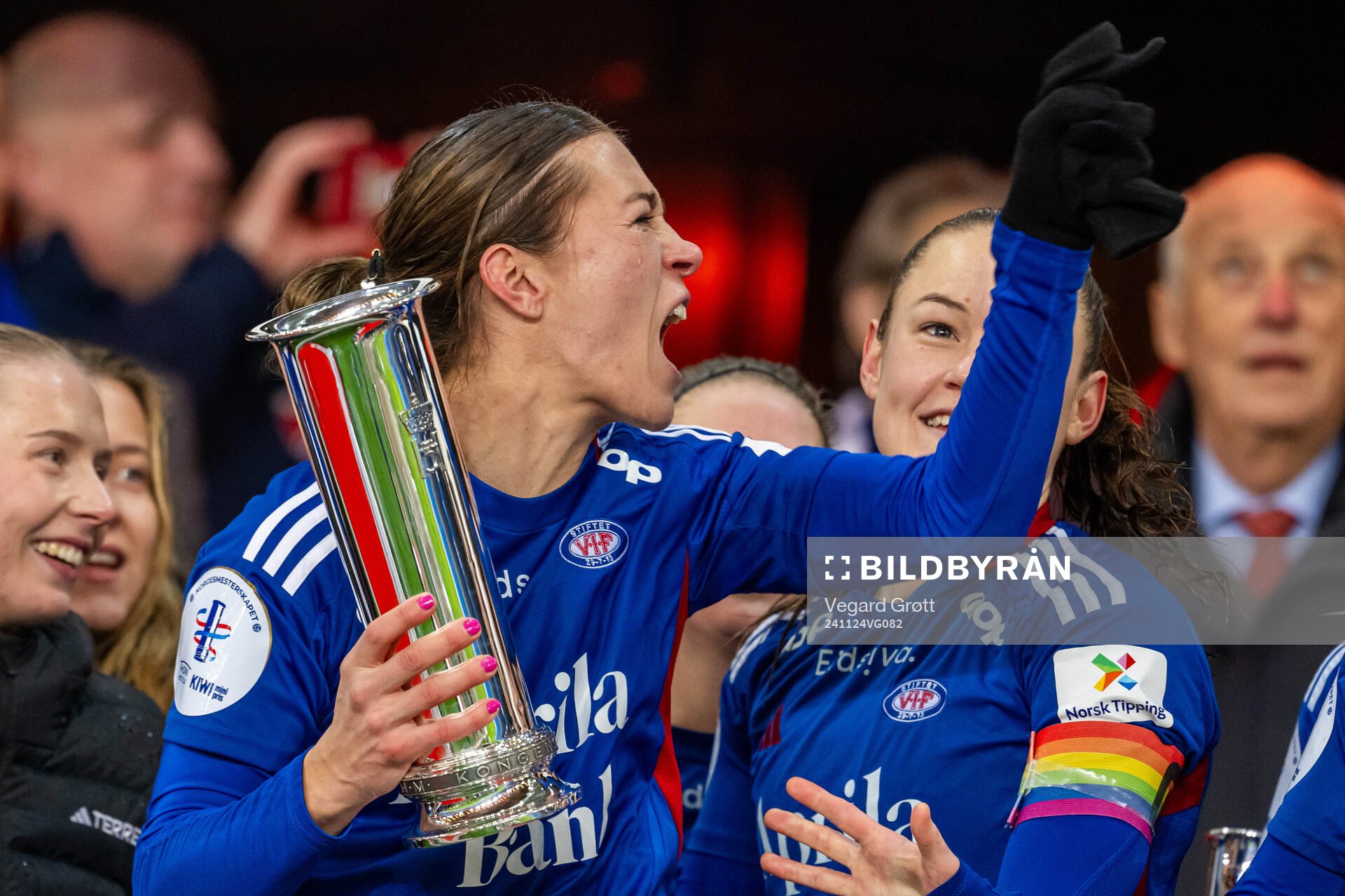 Mimmi Löfwenius Veum of Vålerenga celebrates with the