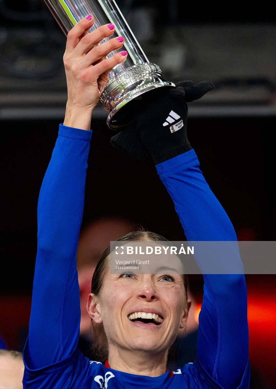 Mimmi Löfwenius Veum of Vålerenga celebrates with the