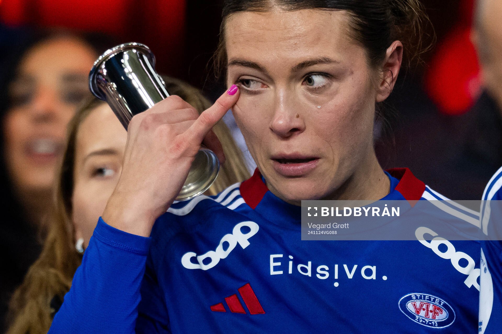 Mimmi Löfwenius Veum of Vålerenga celebrates