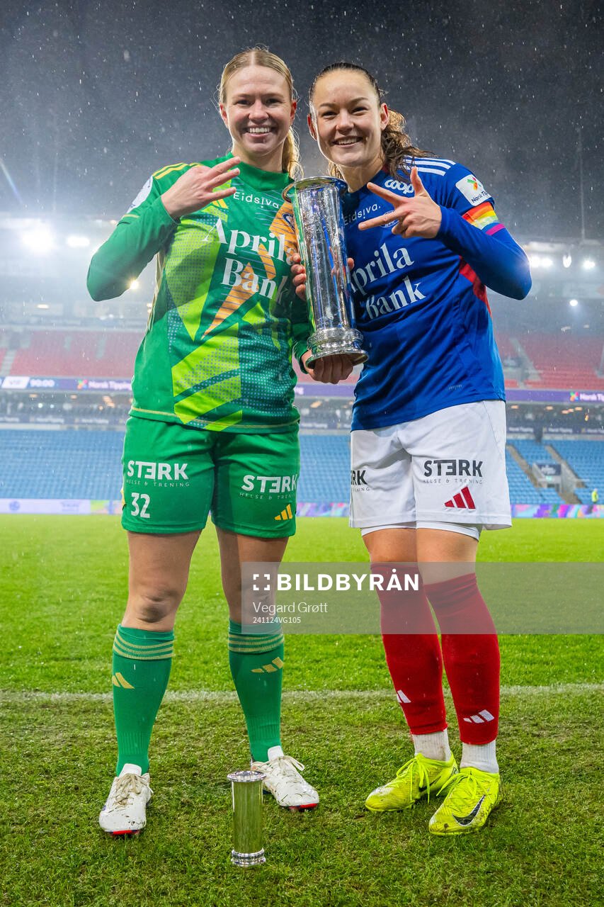 Goalkeeper Jalen Justine Tompkins and Janni Bøgild Thomsen