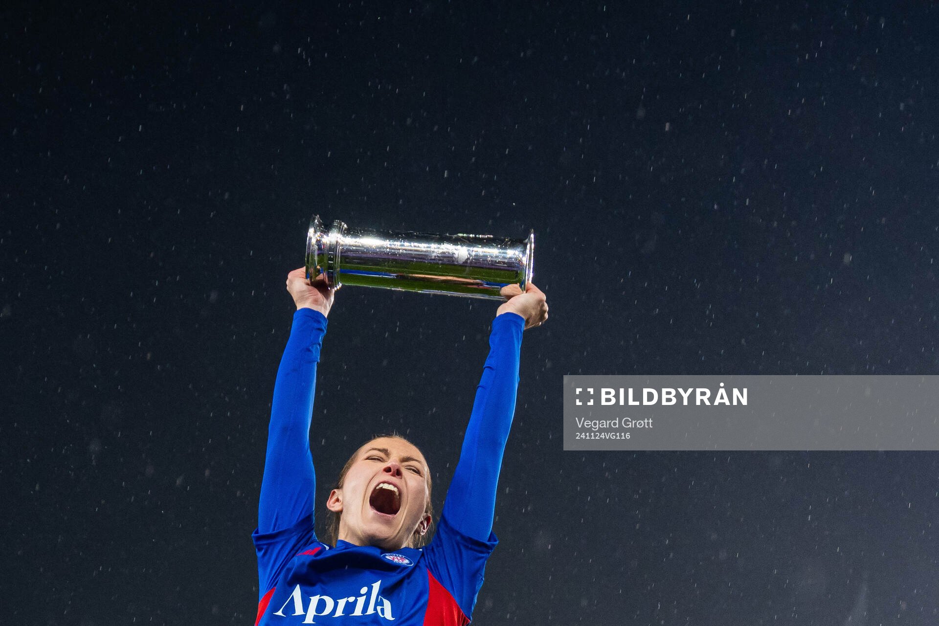 Mimmi Löfwenius Veum of Vålerenga celebrates with the