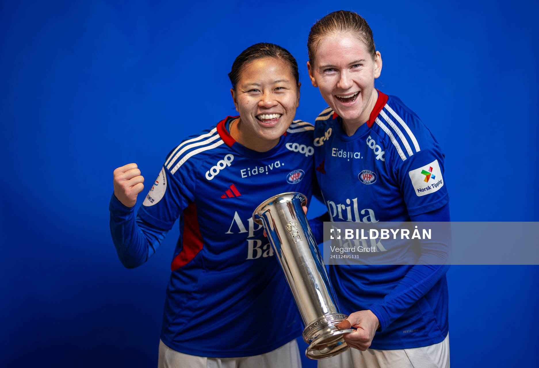 Ylinn Tennebø and Linn Victoria Vickius of Vålerenga pose