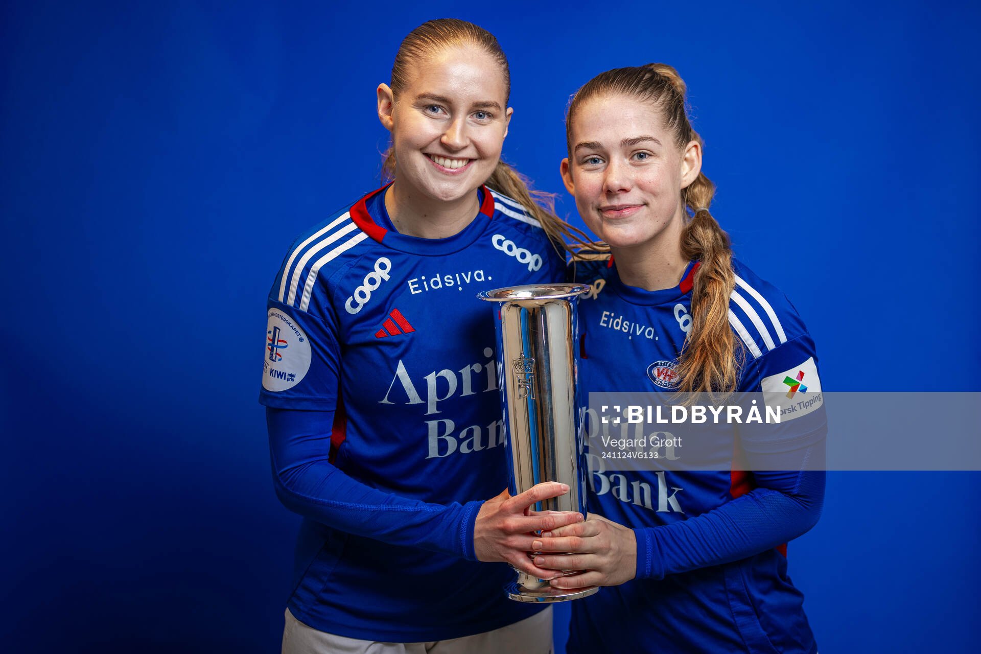 Iselin Sandnes Olsen and Sædis Run Heidarsdottir of