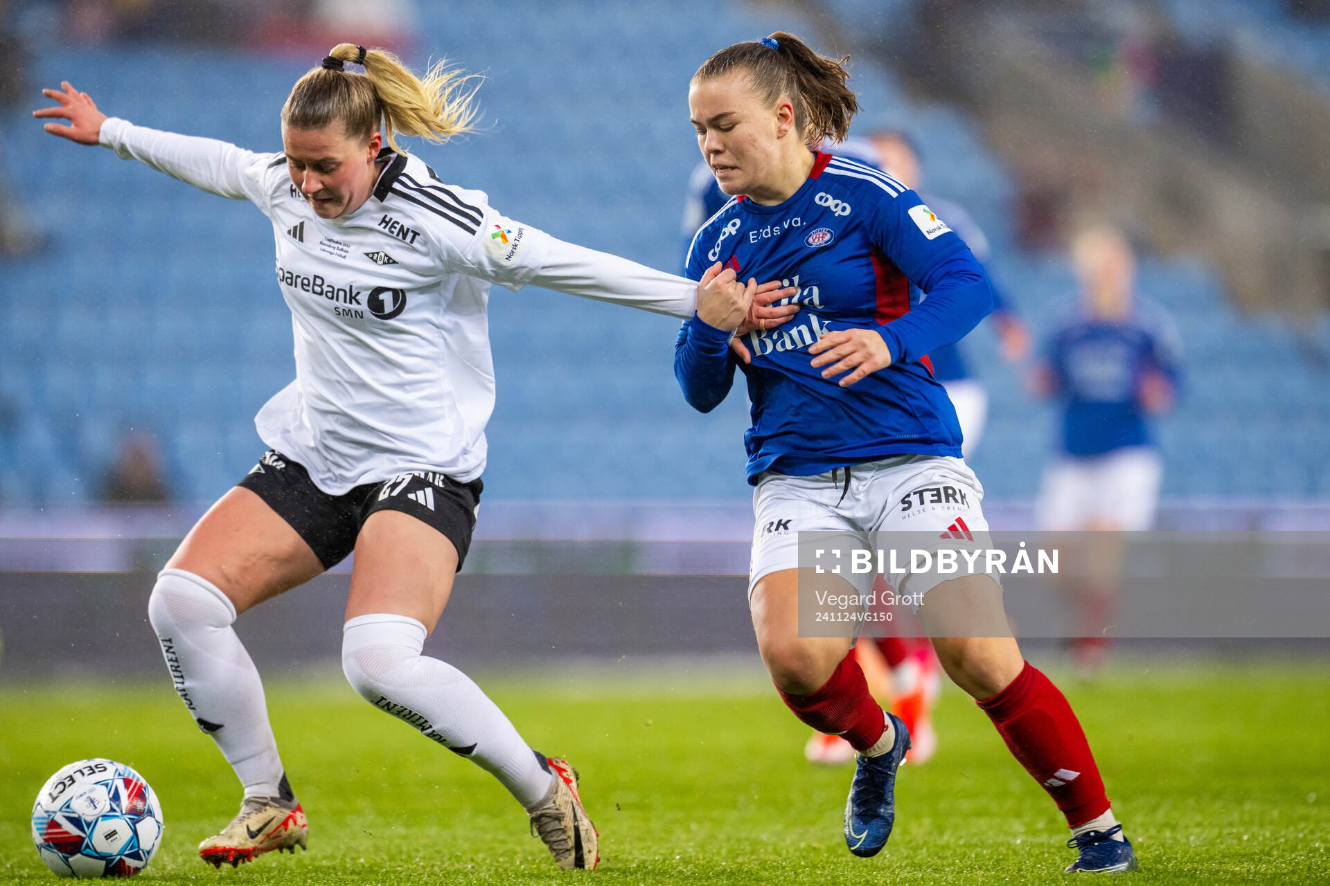 Selma Sol Magnusdottir of Rosenborg and Olaug Tvedten of