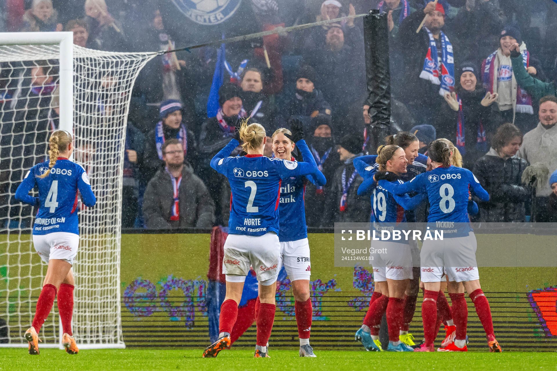 Sara Hørte of Vålerenga celebrates with Elise Hove