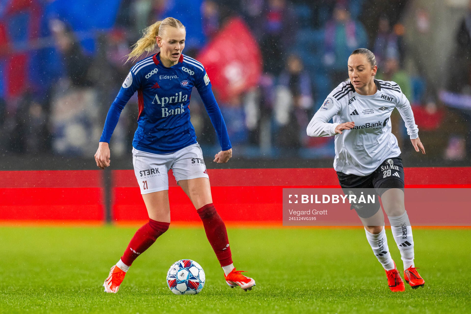 Karina Sævik of Vålerenga and Hanna Dahl of Rosenborg