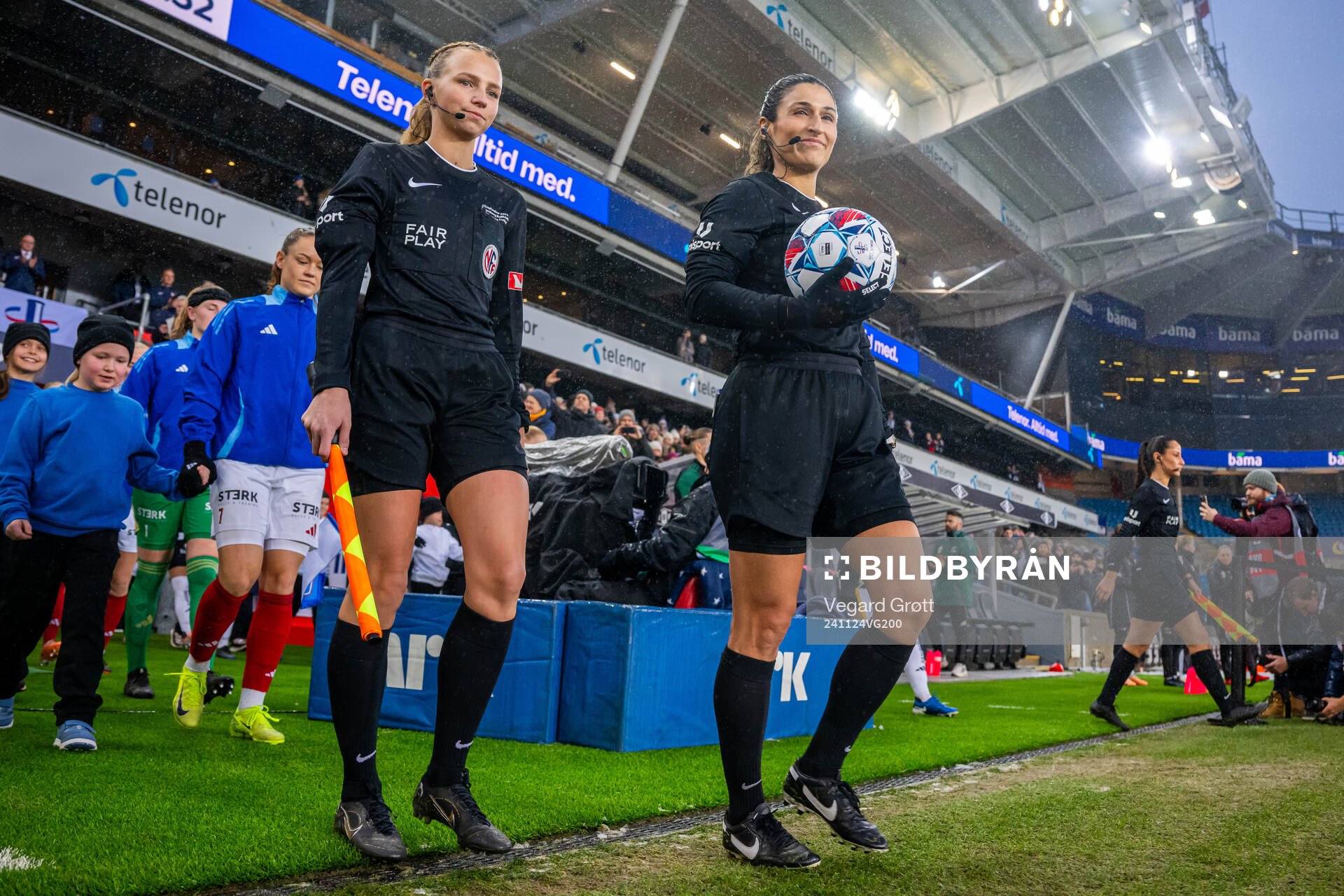 Referees Victoria Nilsen and Sarah Fatemeh Zangeneh enter