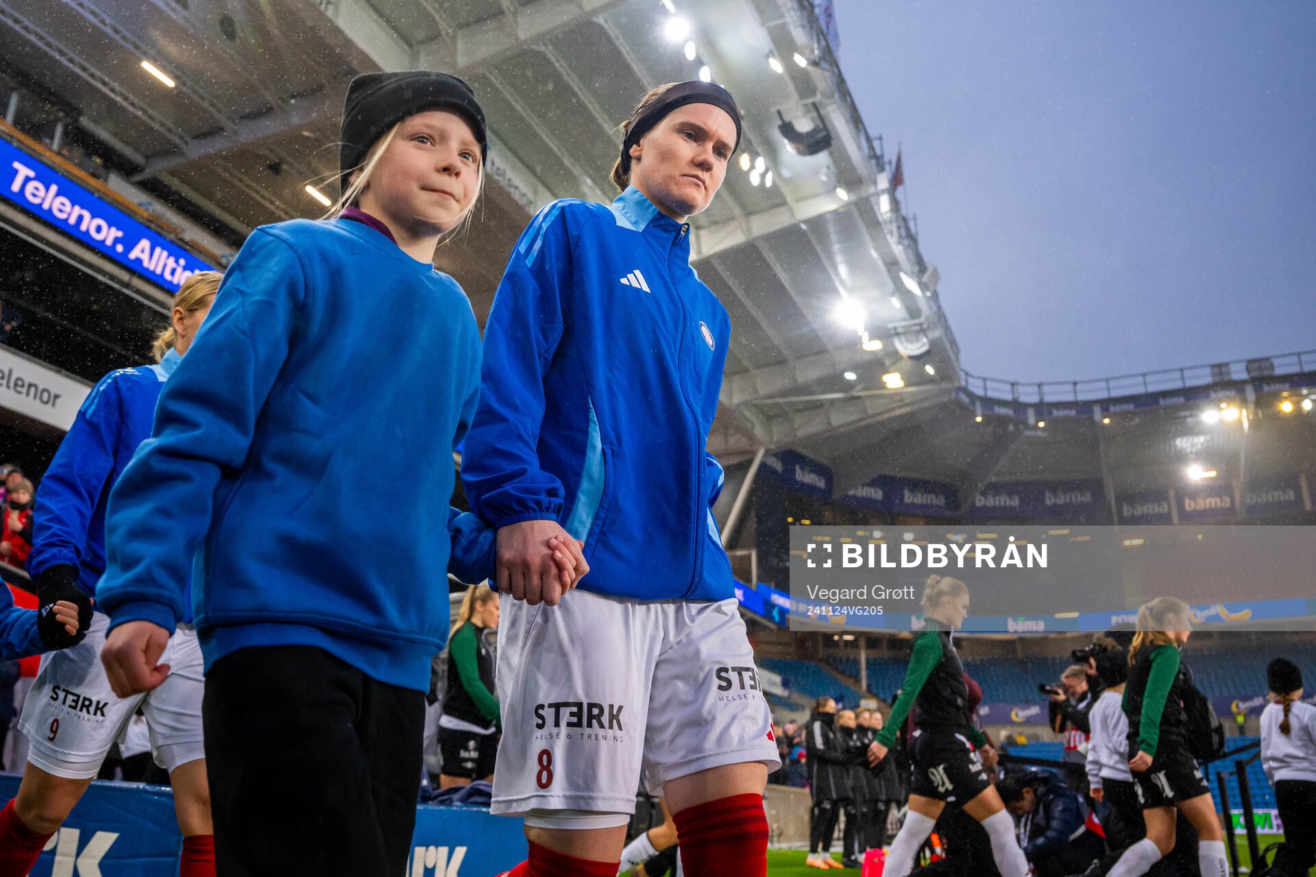Linn Victoria Vickius of Vålerenga enters the pitch