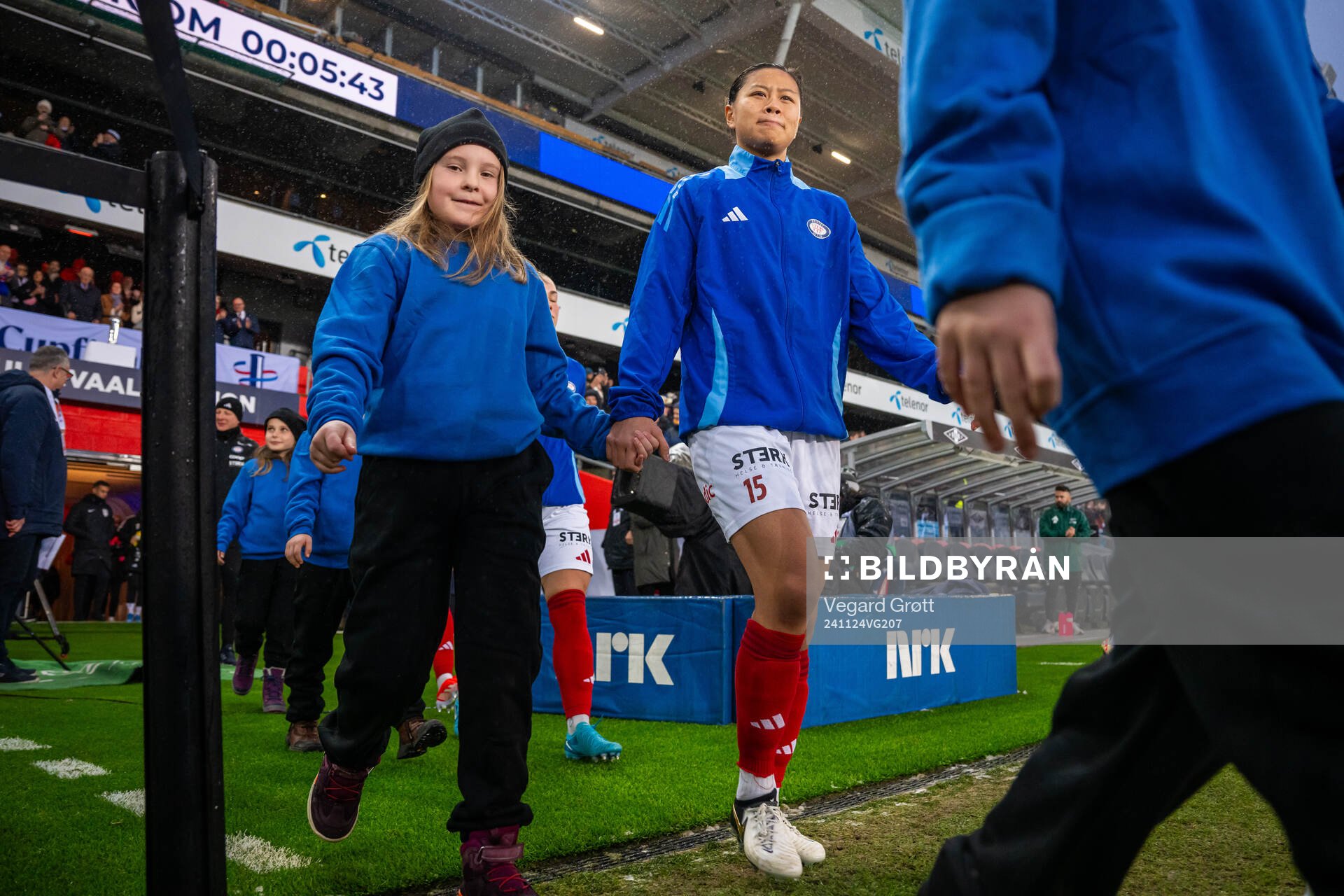Ylinn Tennebø of Vålerenga enters the pitch