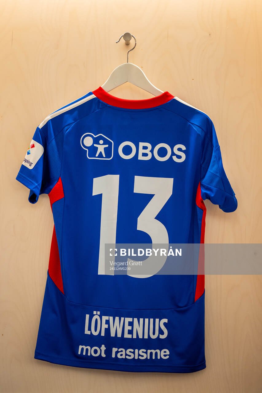 The kit of Mimmi Matilda Löfwenius Veum of Vålerenga in