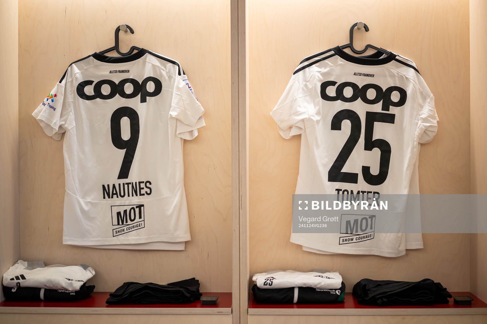 The kits of Emilie Nautnes and Andrine Tomter of Rosenborg