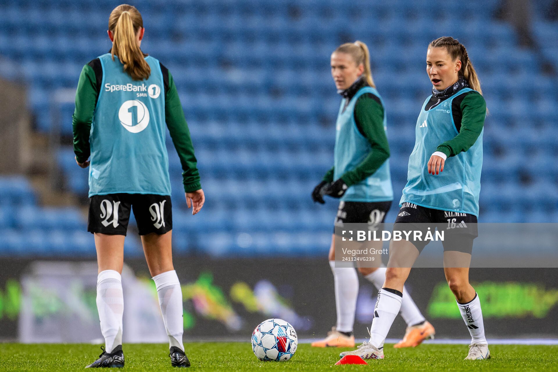 Ine Strømstad Berre of Rosenborg warms up