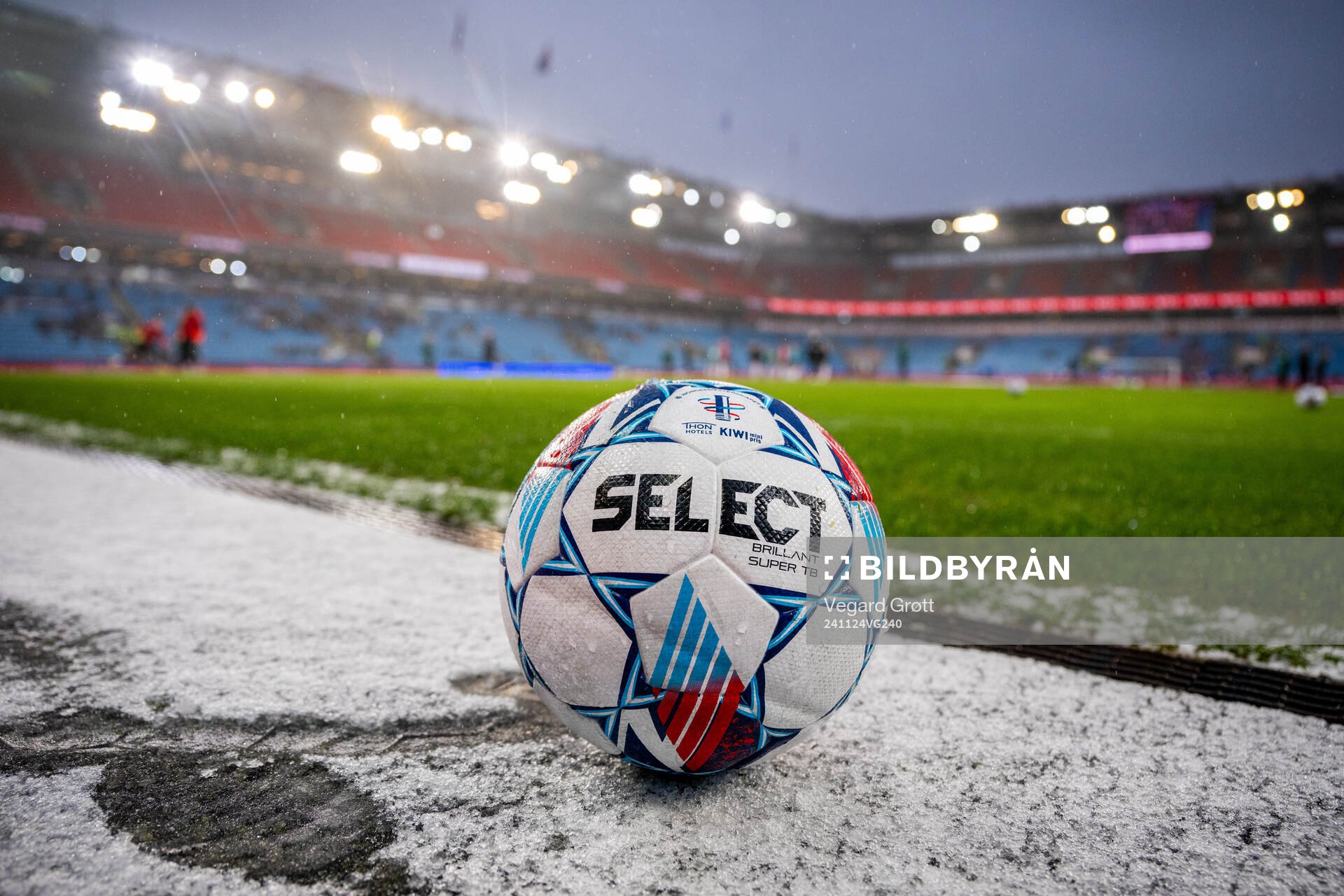 The official Select match ball