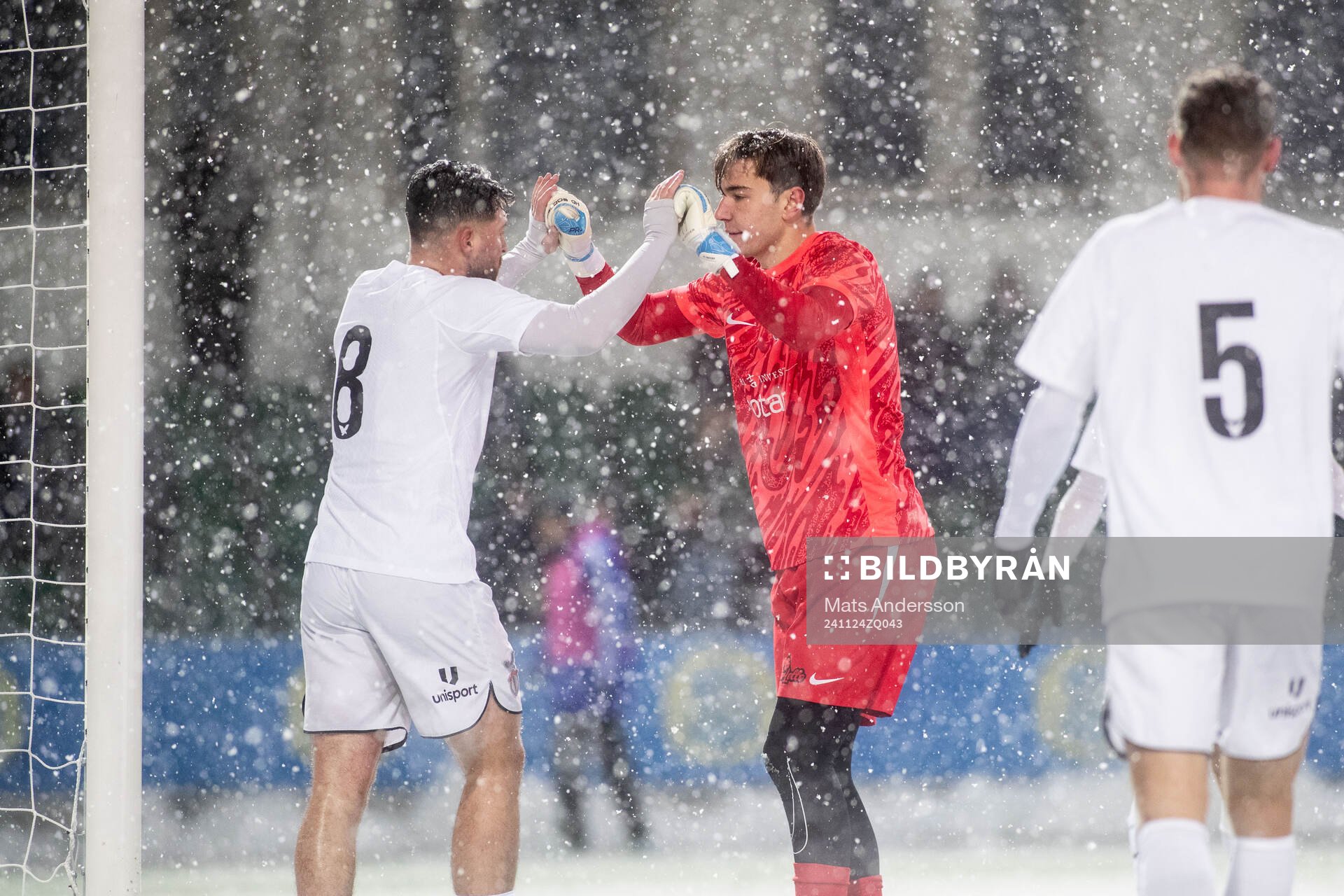 FC Stockholms Luka Dobrijevic och målvakt Simon Eriksson