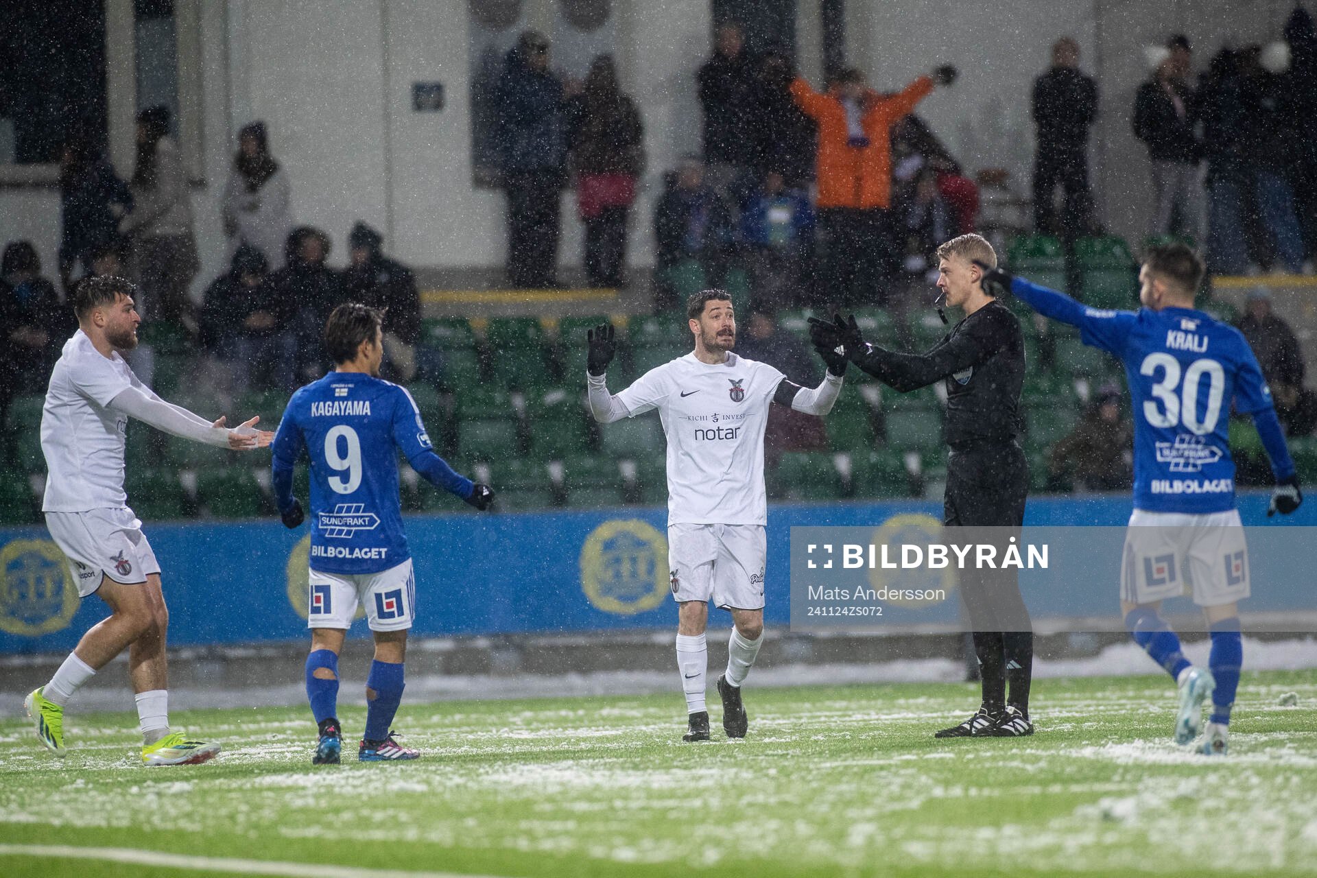 FC Stockholms Luka Dobrijevic och David Zlotnik reagerar