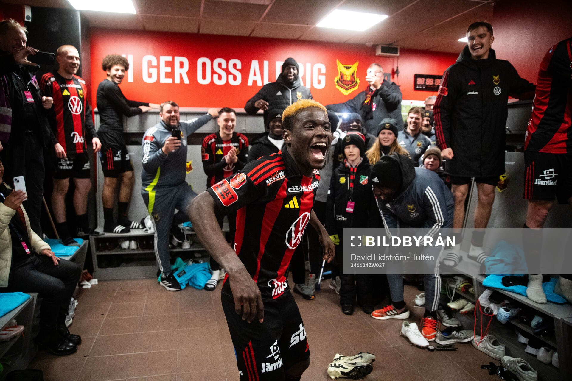 Östersunds Assiedou Yannick Armel Adjoumani jublar