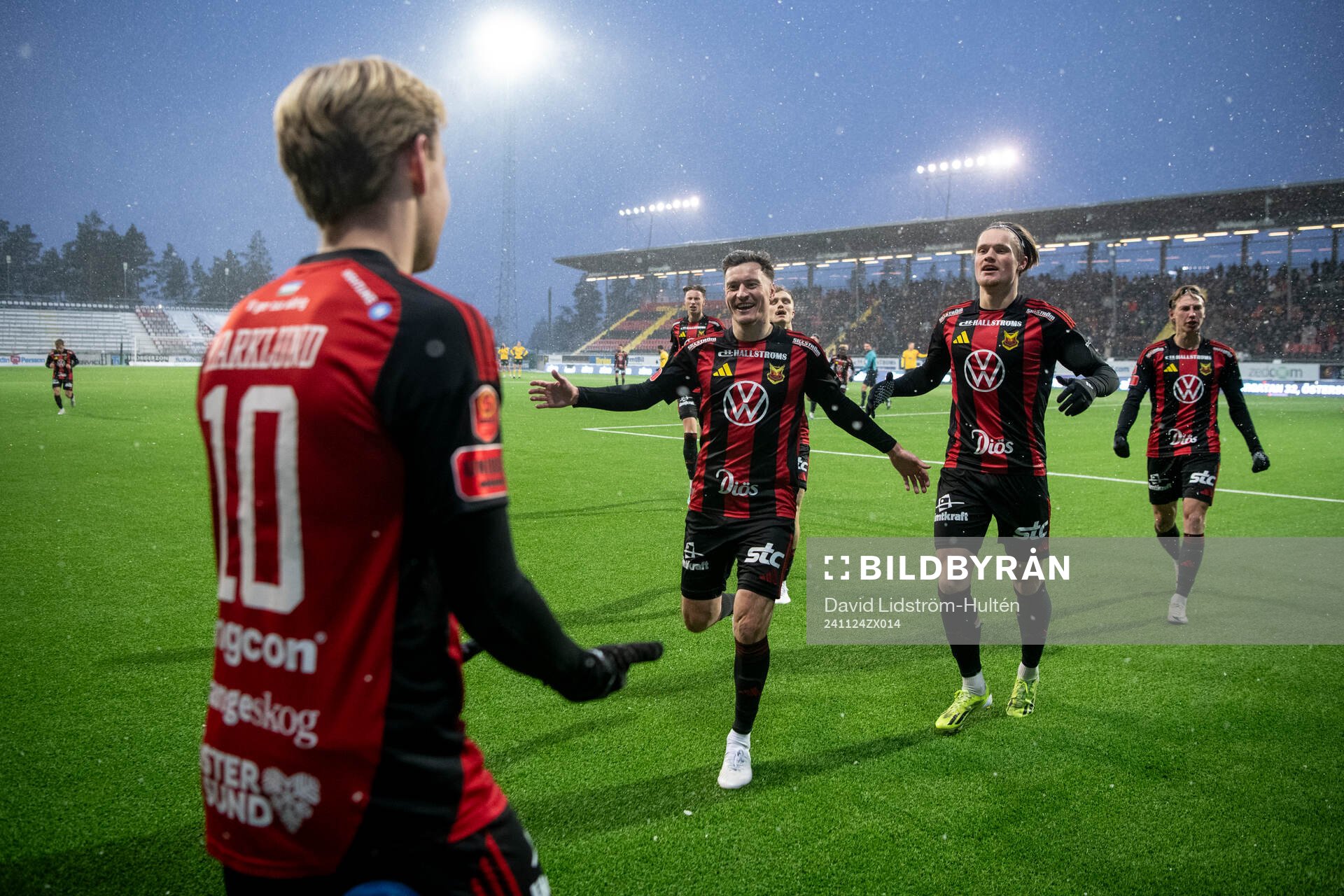 Östersunds Jamie Hopcutt och Sebastian Karlsson Grach
